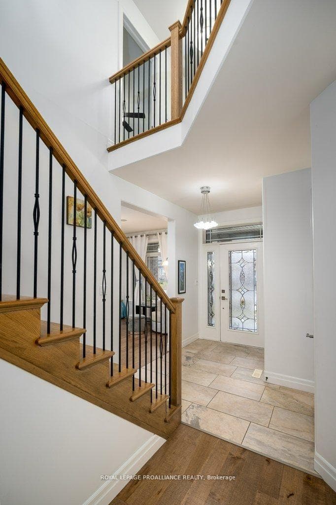 60 Crews Crescent photo 23