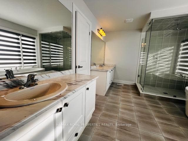 52 Butler Boulevard photo 31