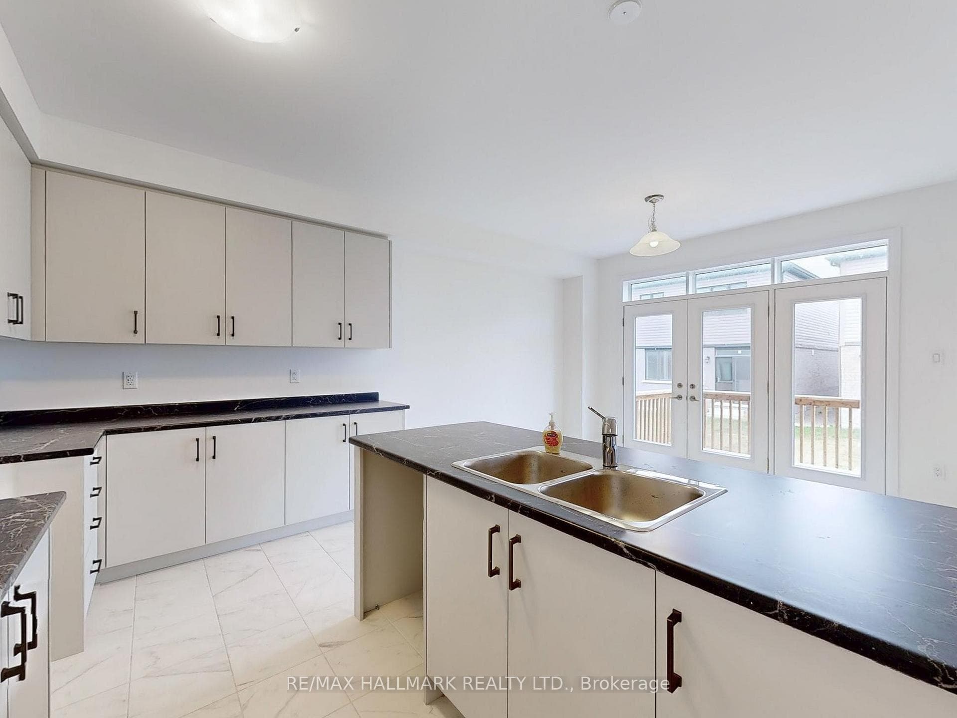 40 Velvet Way photo 9