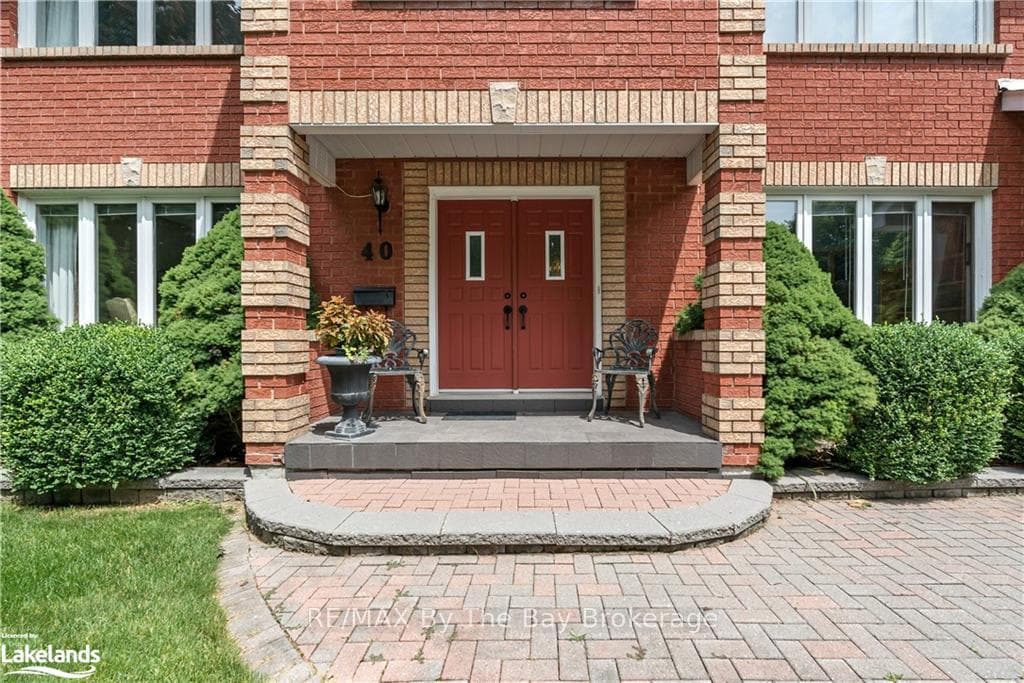 40 ETHERINGTON Crescent photo 3