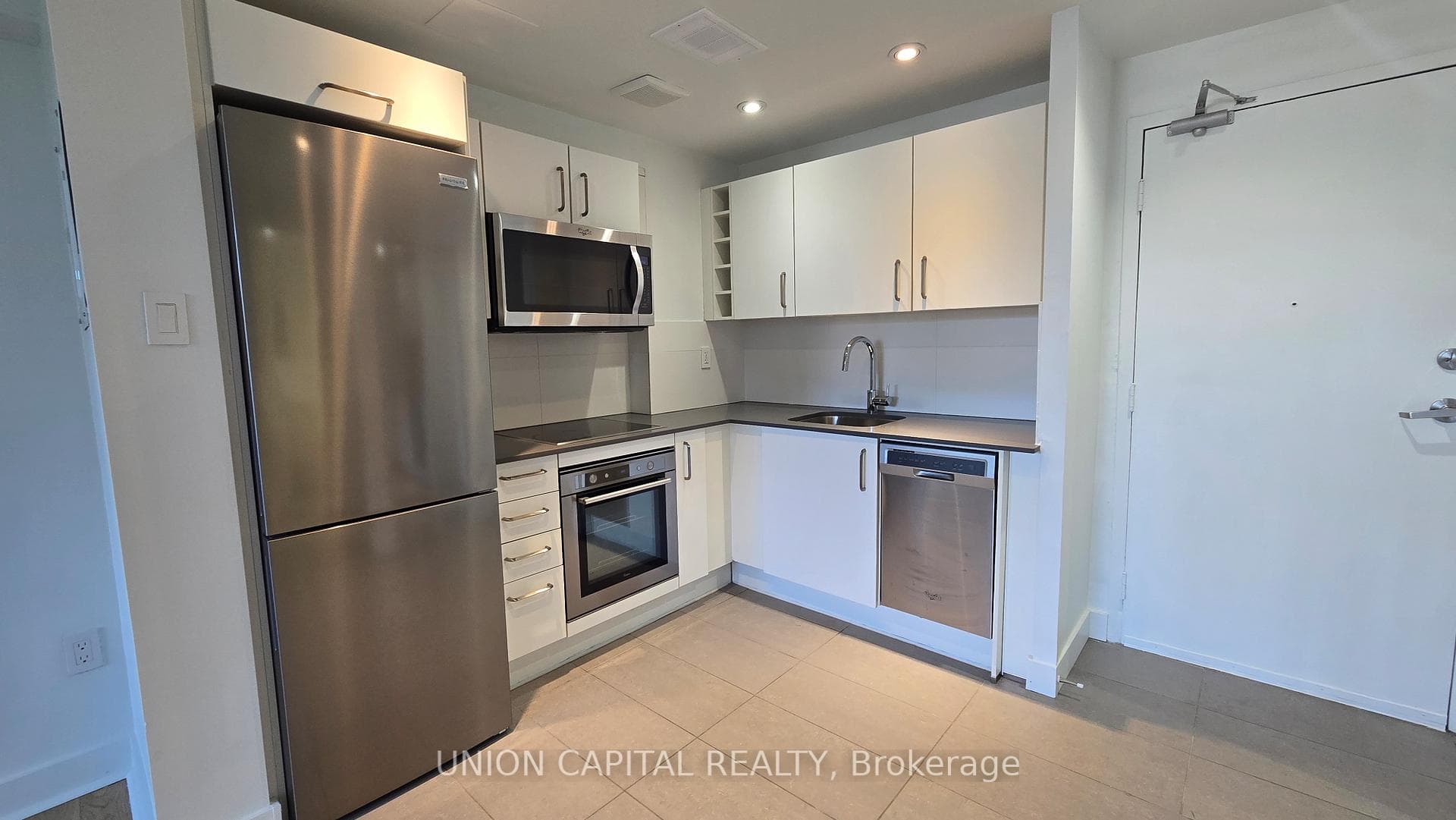 230 Oak Street Unit 309 photo 3