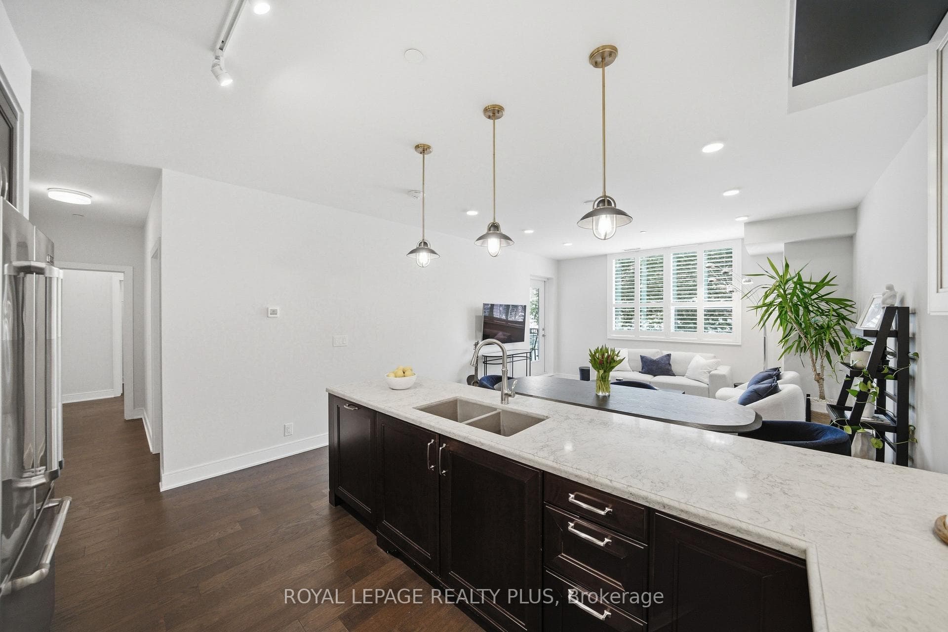 1575 Lakeshore Road Unit 117 photo 16