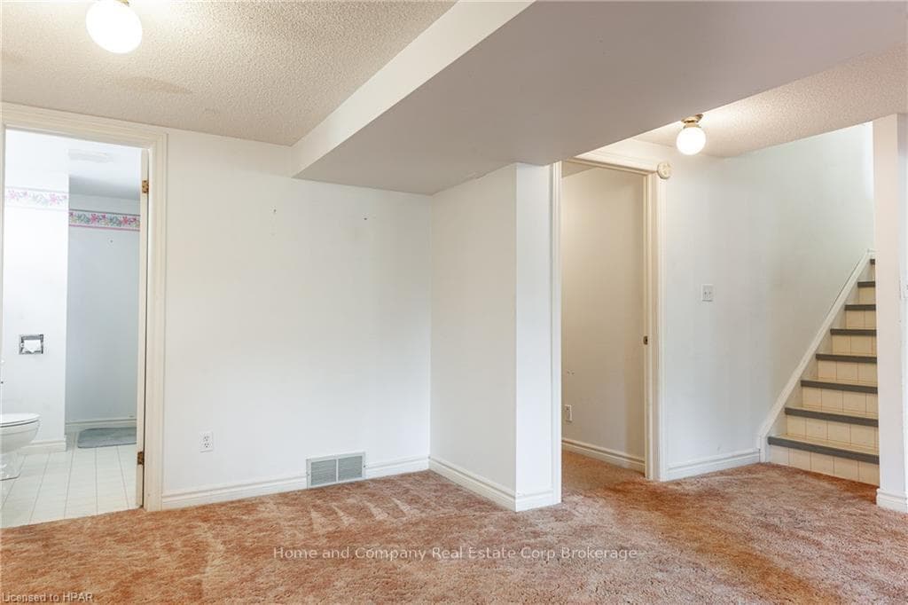 208 JOHN Street photo 33