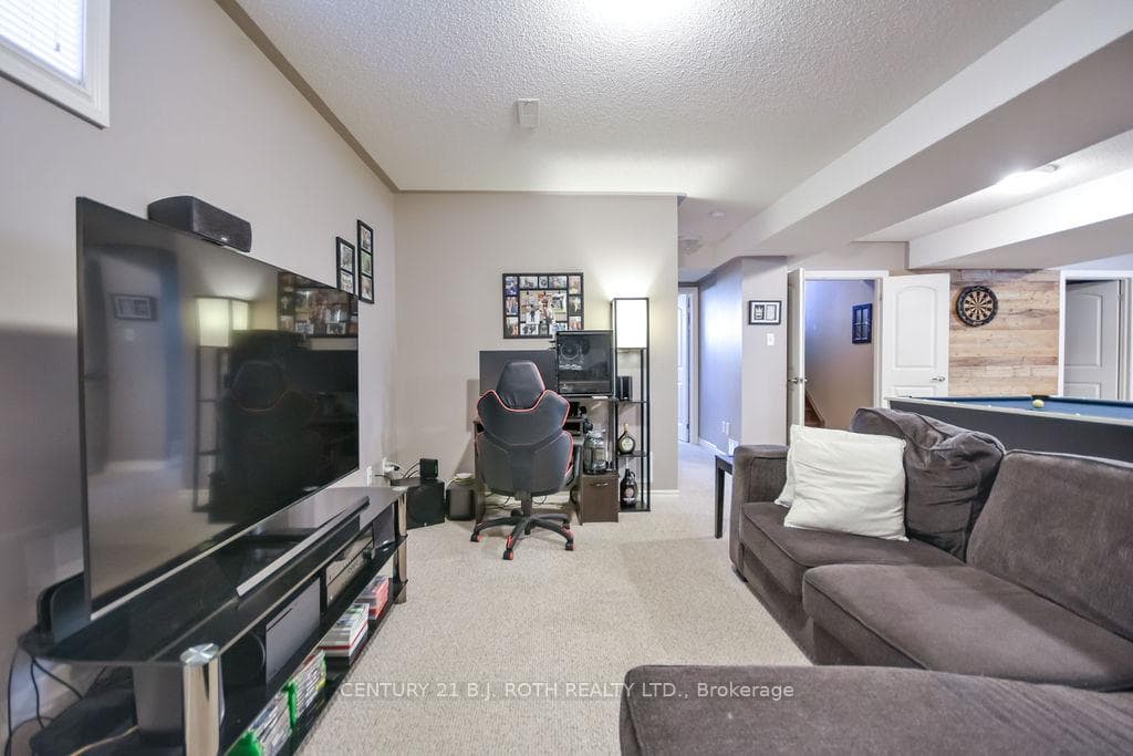 12 White Crescent photo 29