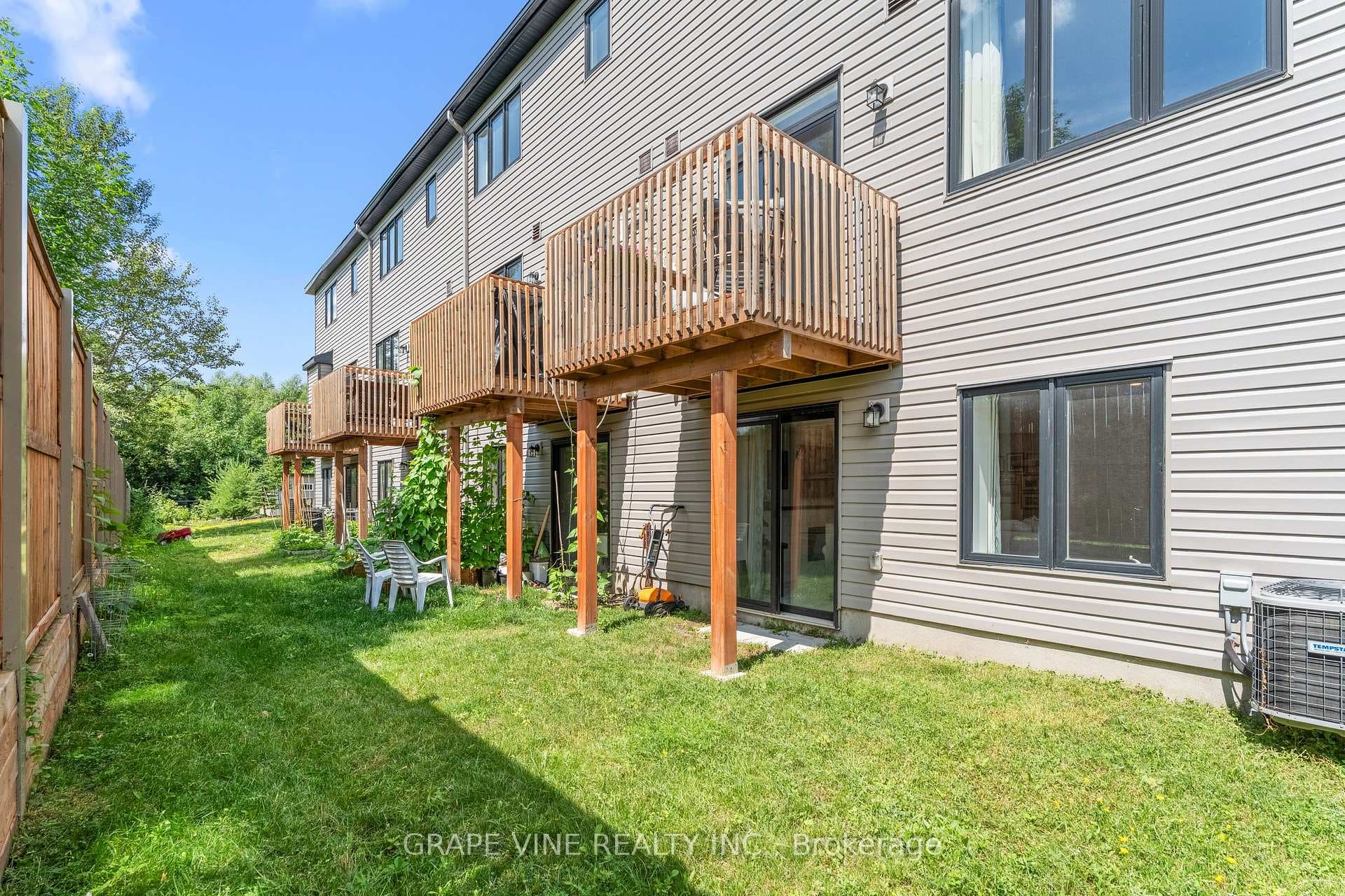 148 Attwell Private photo 6