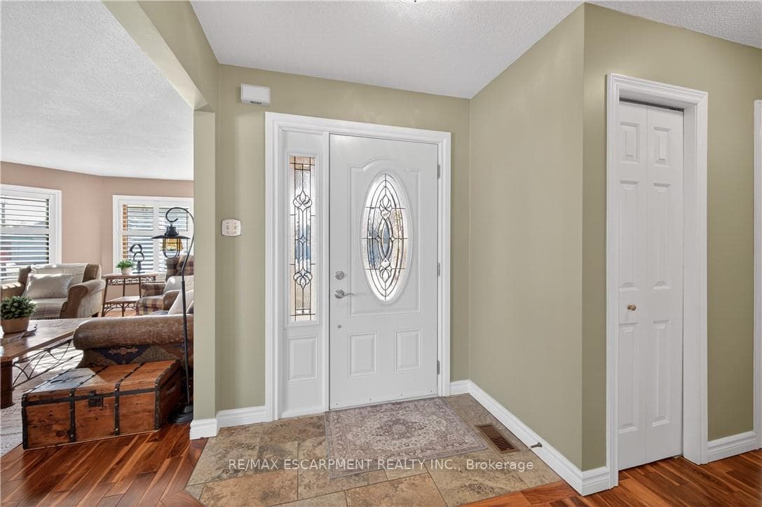 35 Highland Boulevard photo 3