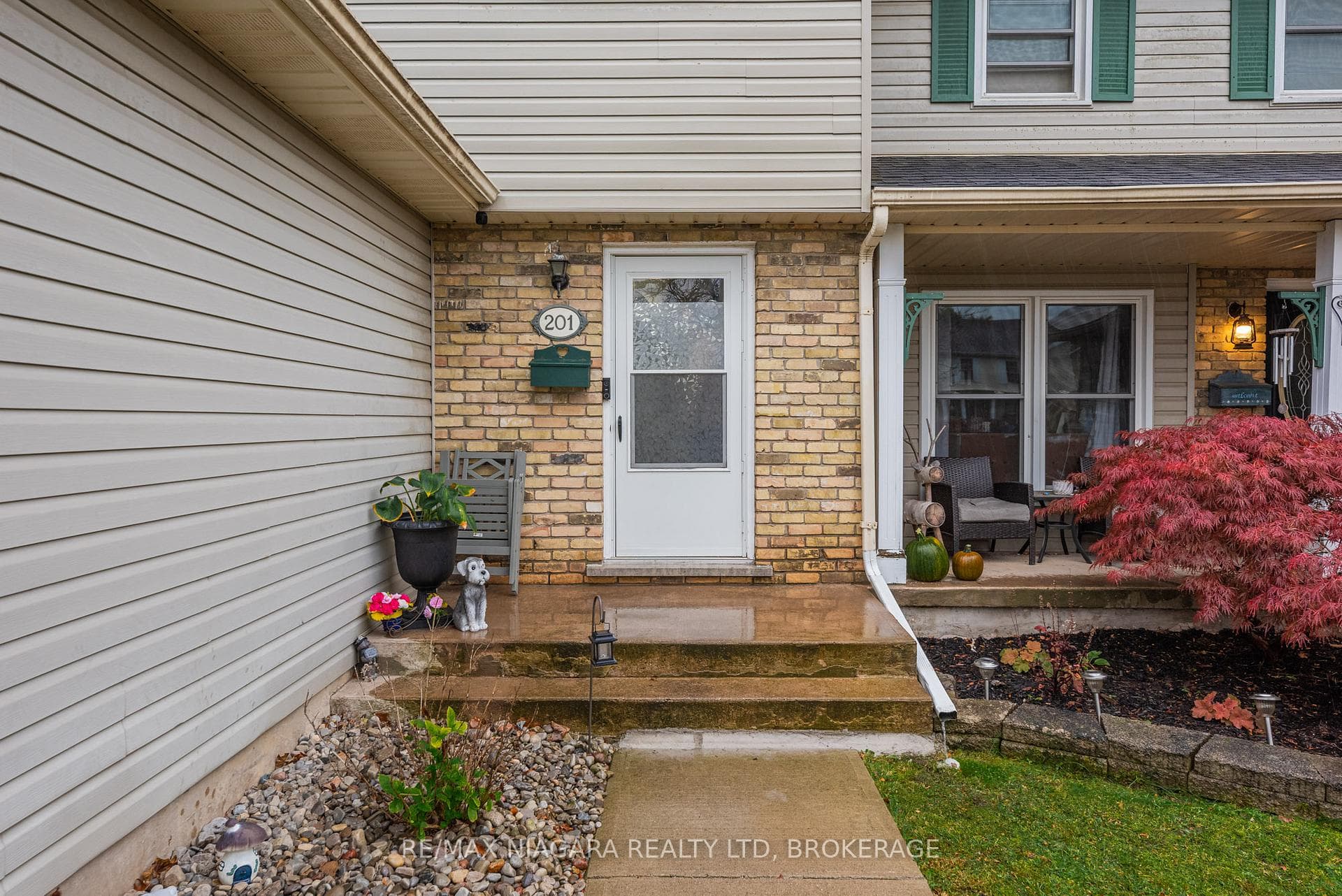 201 Windsor Street photo 3