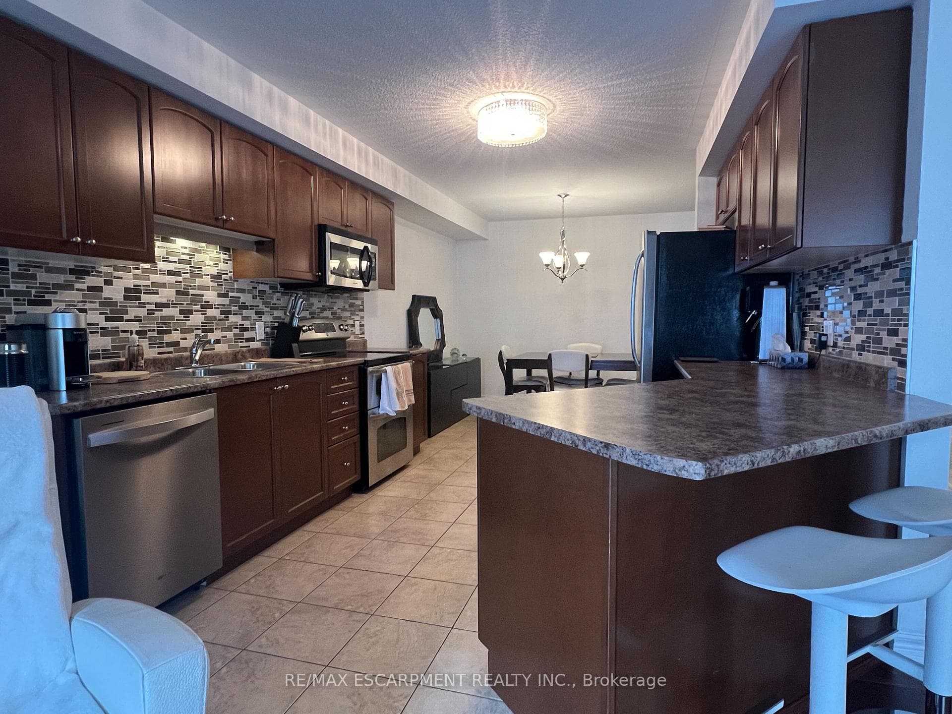 370 Pinehill Drive photo 11