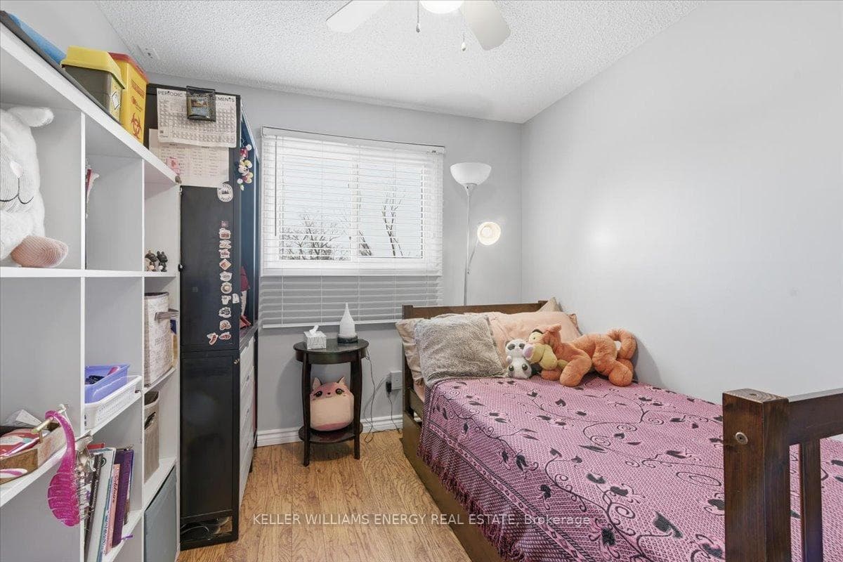 751 Bennett Crescent photo 25