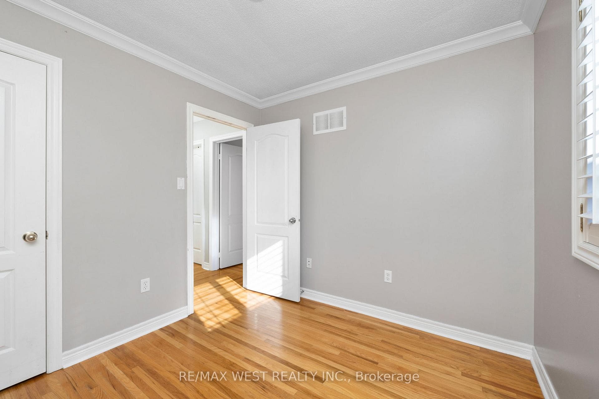 239 Emms Drive photo 8