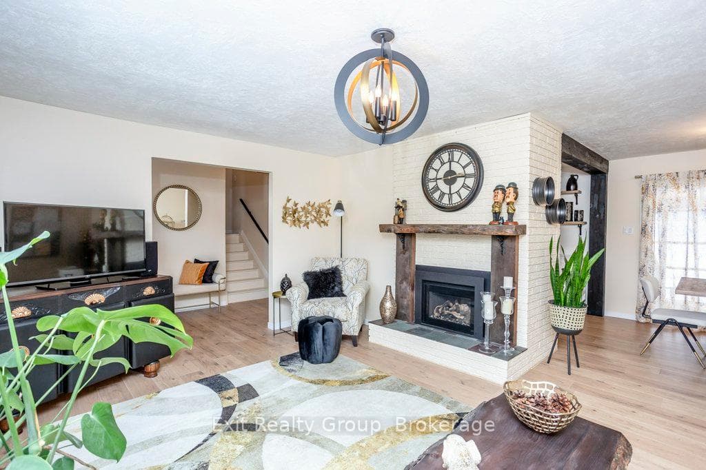 640 Victoria Street photo 3