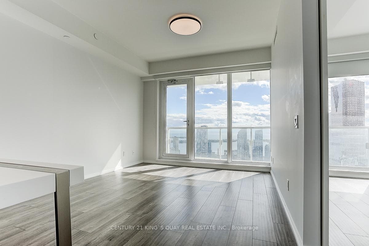 197 Yonge Street Unit 5907 photo 16