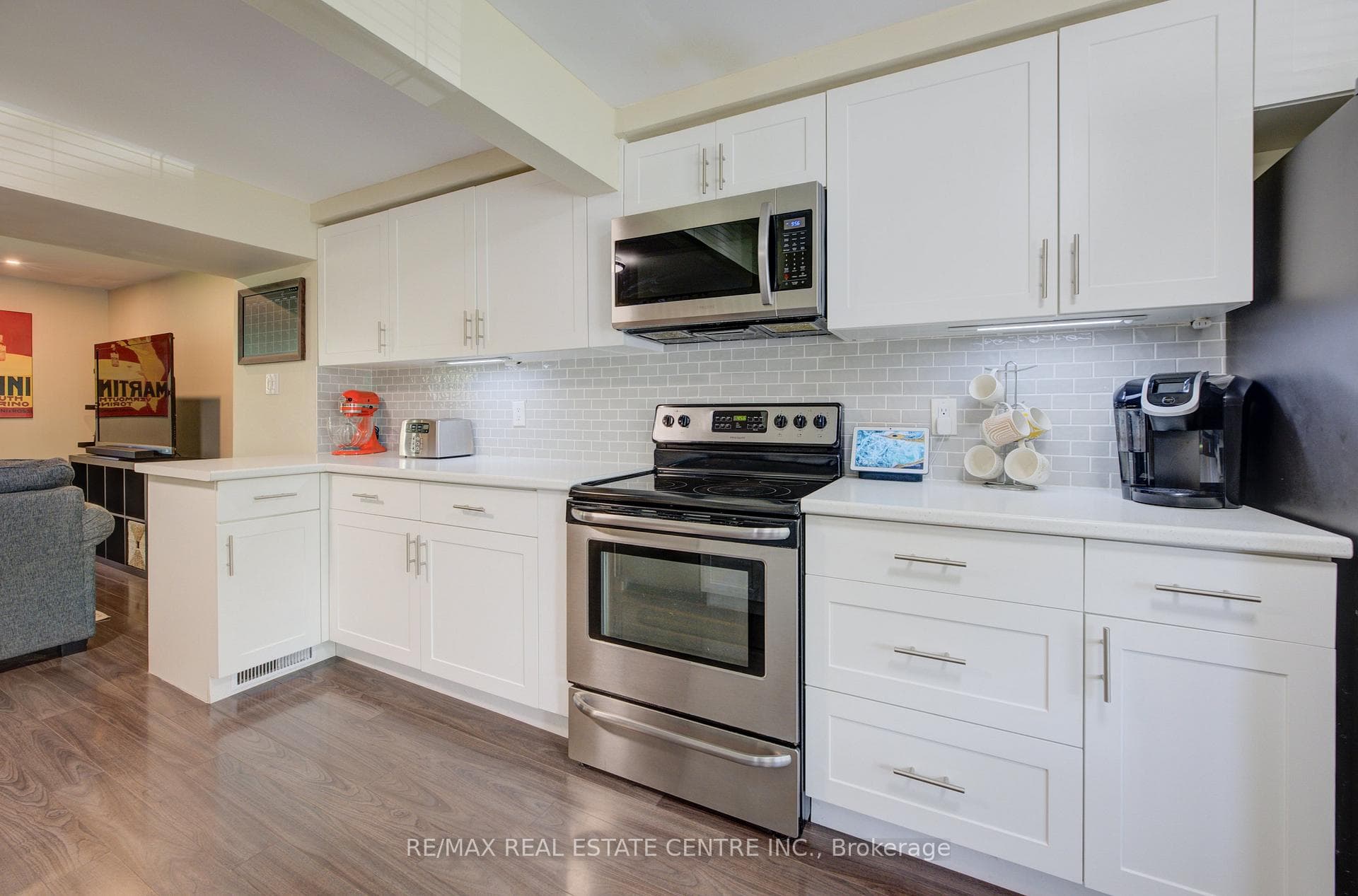660 HILLVIEW Road photo 8