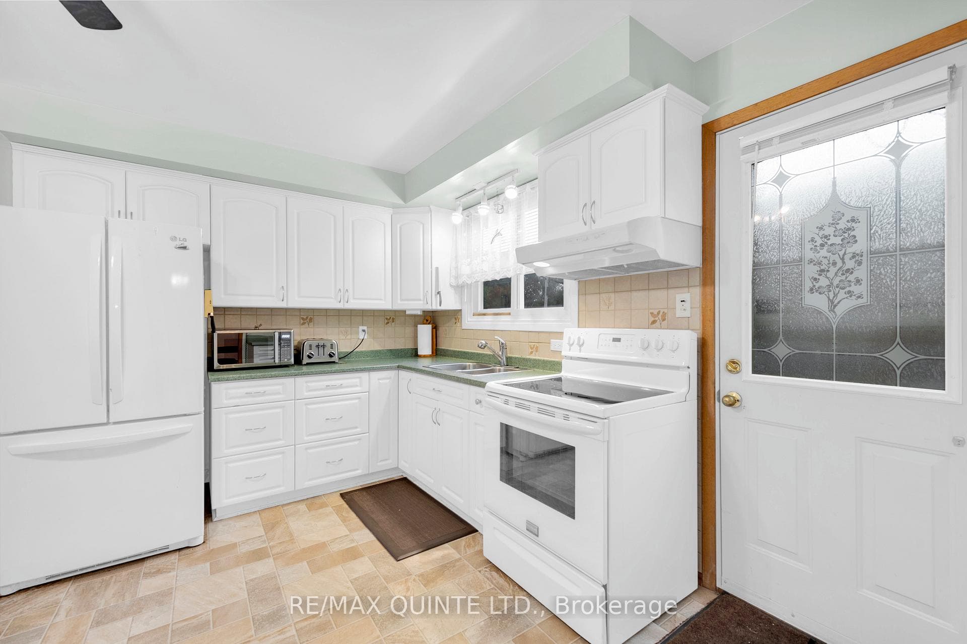 63 Nelles Avenue photo 10