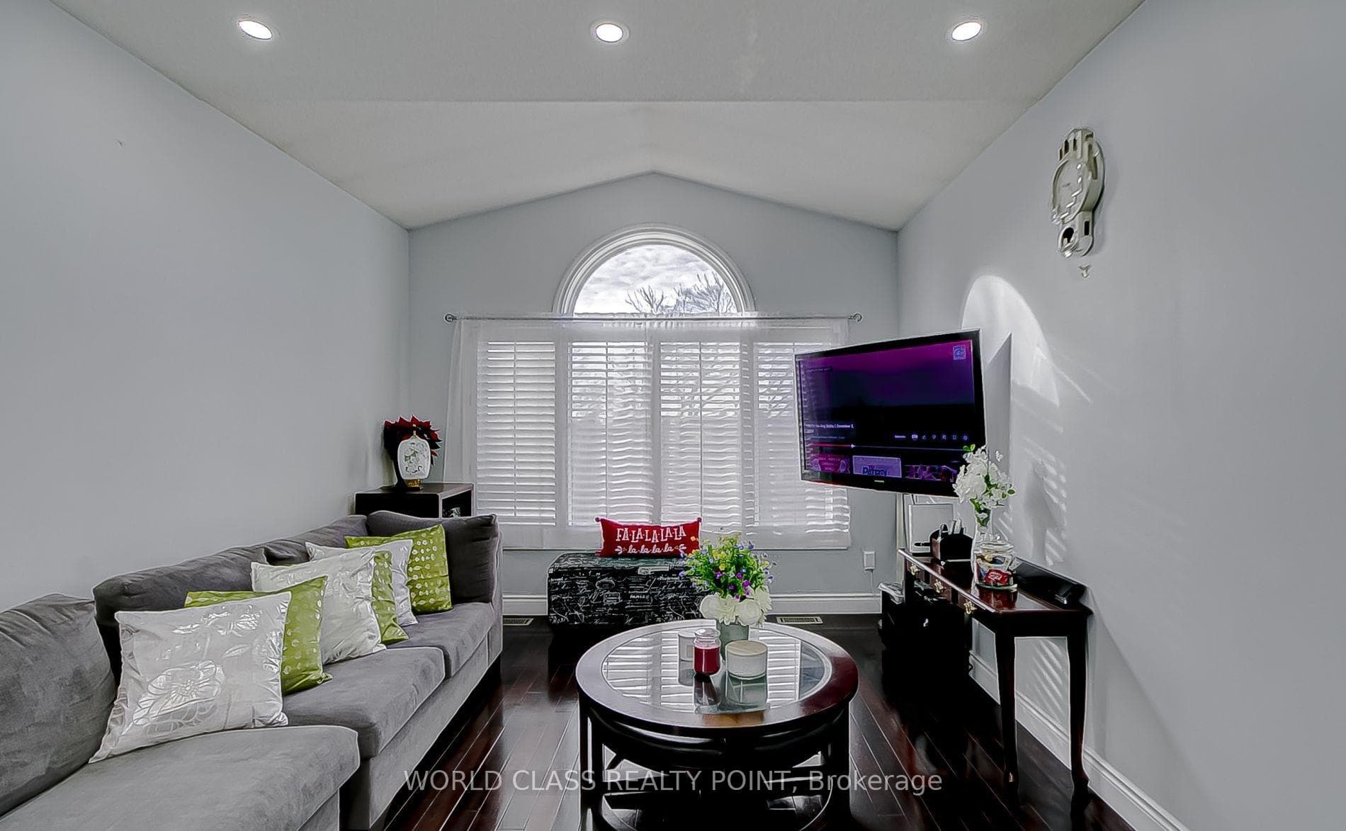 471 Cobblehill Drive Unit (Upper Portion) photo 3