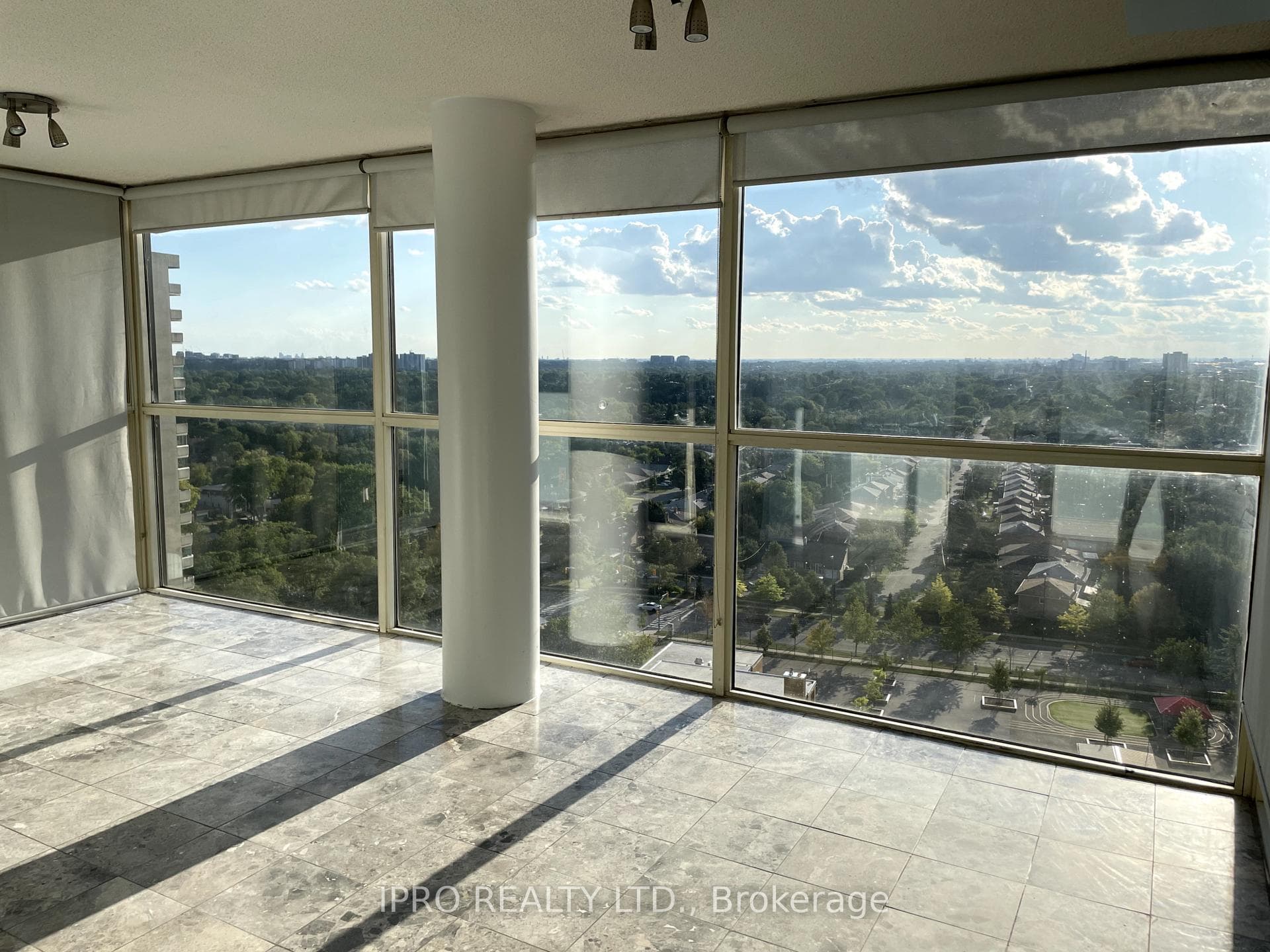 5460 Yonge Street Unit 1702 photo 11