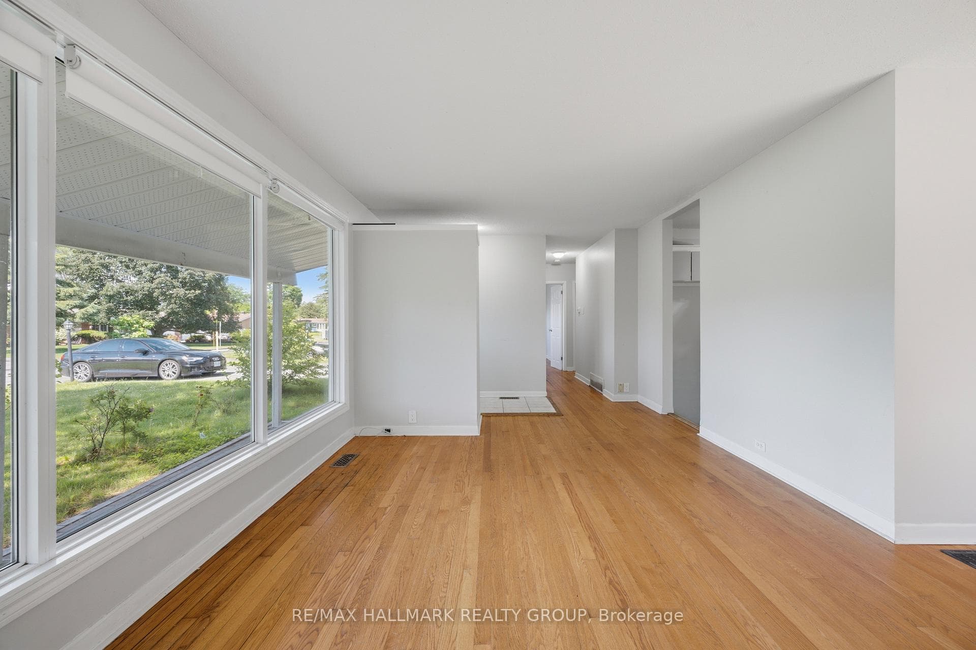 45 Hilliard Avenue photo 12