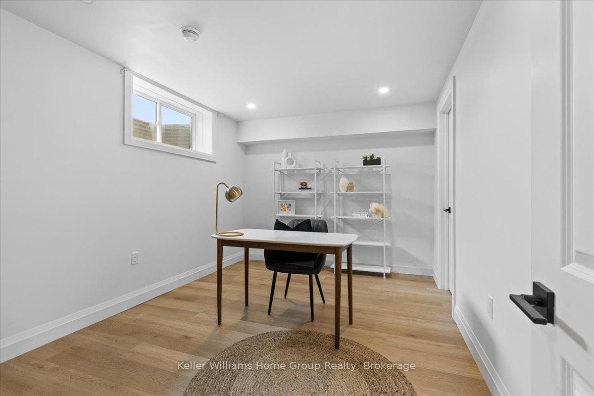 113 Walsh Street photo 40