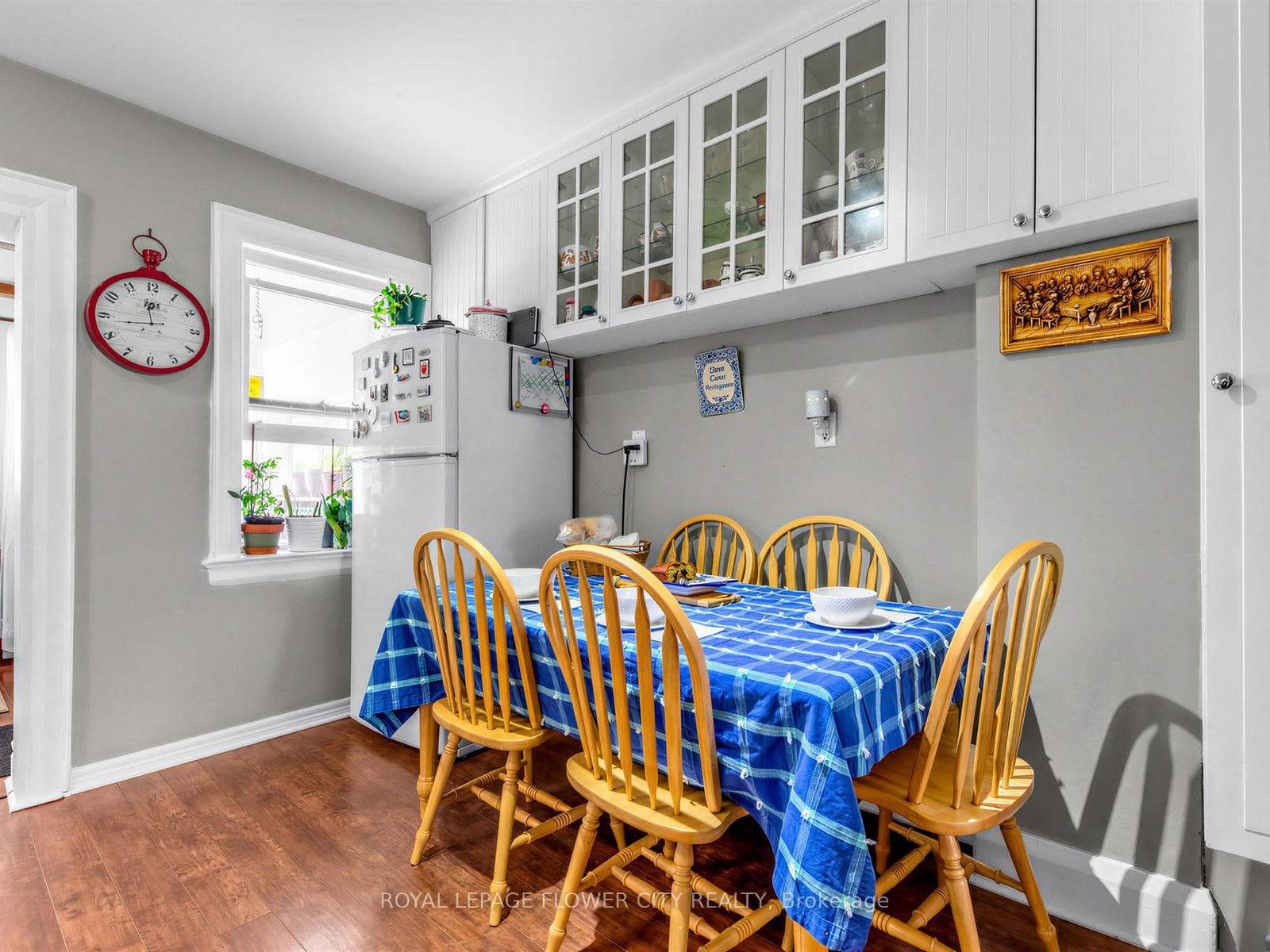 489 Westmount Avenue photo 8