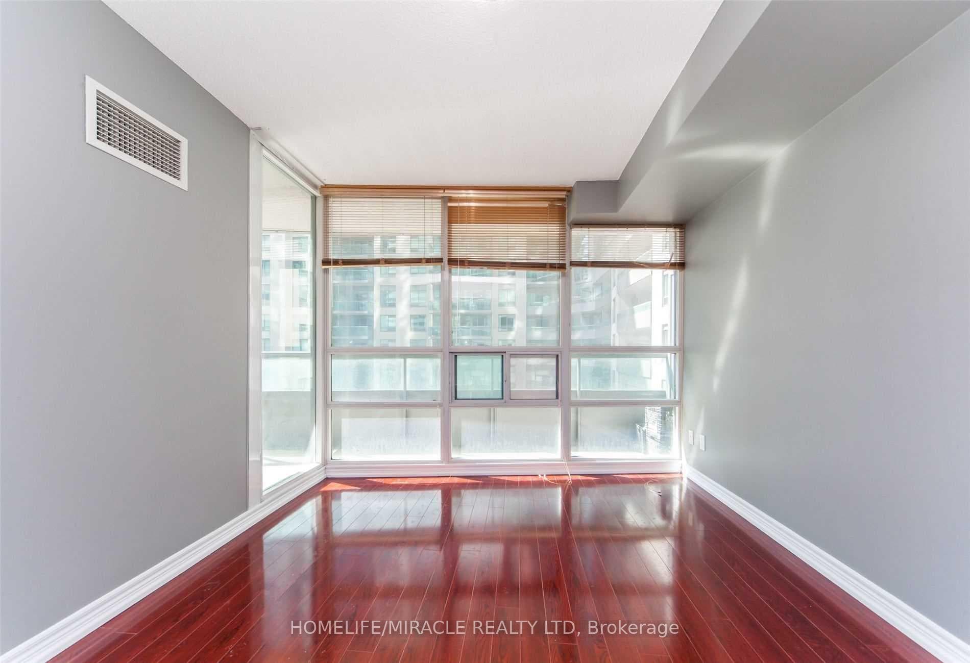 30 Grand Trunk Crescent Unit 312 photo 27