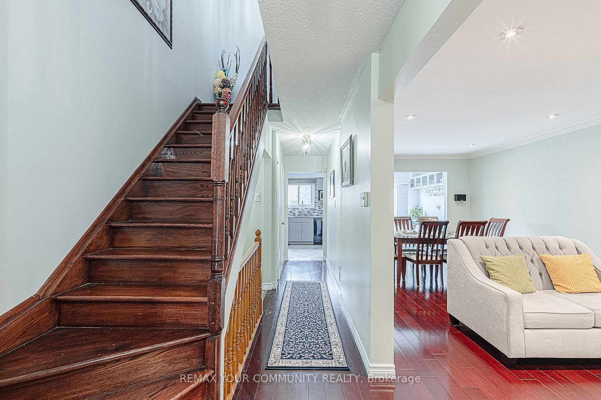 66 Trafford Crescent photo 4