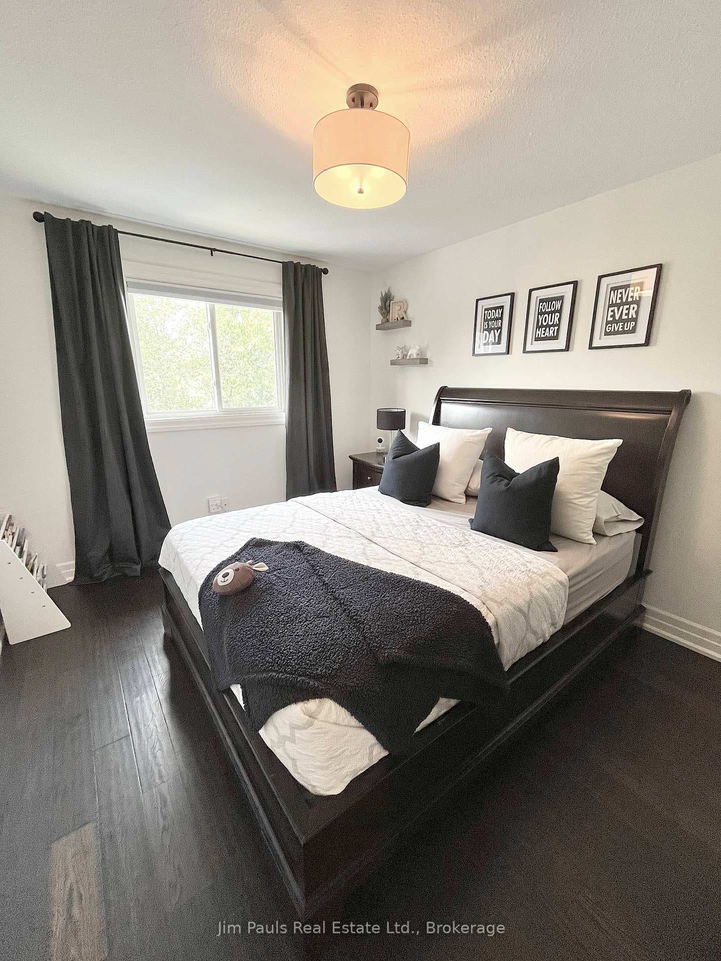 232 Crerar Drive photo 10