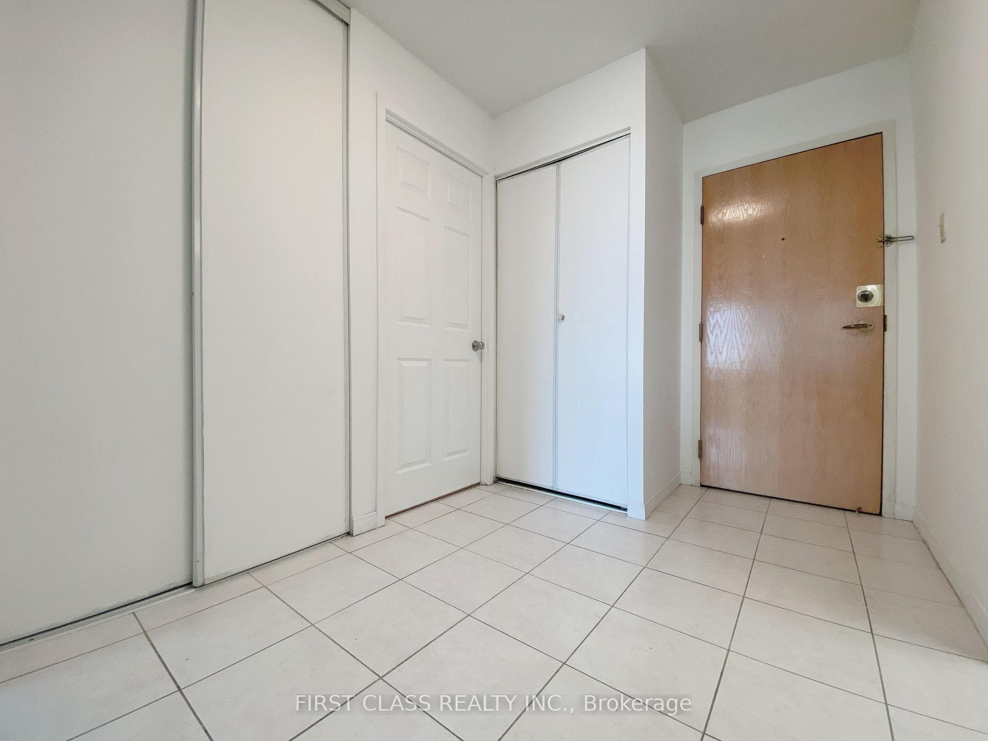 88 ALTON TOWERS Circle Unit 1101 photo 4