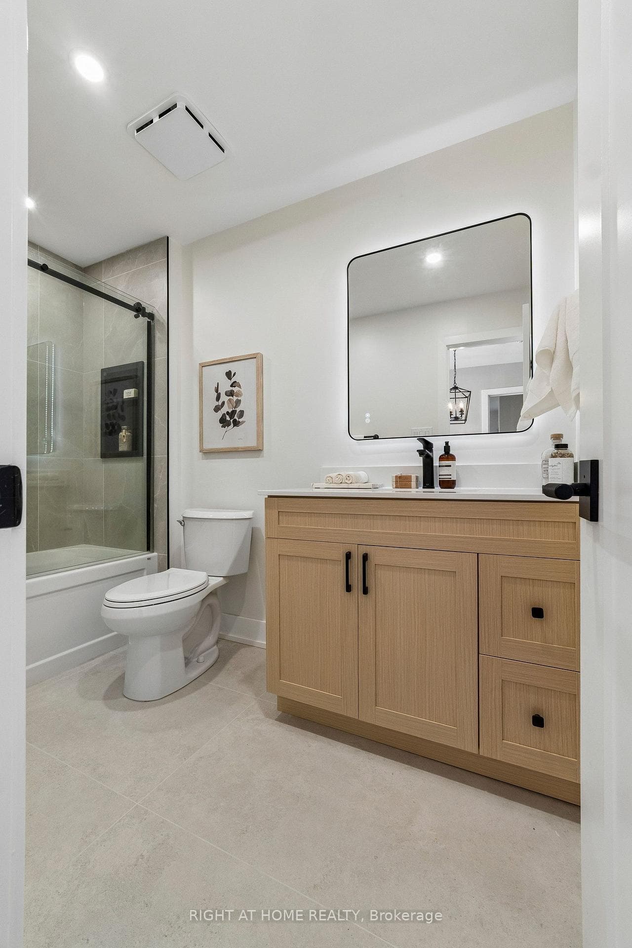 16 Ian Fleming Crescent photo 36
