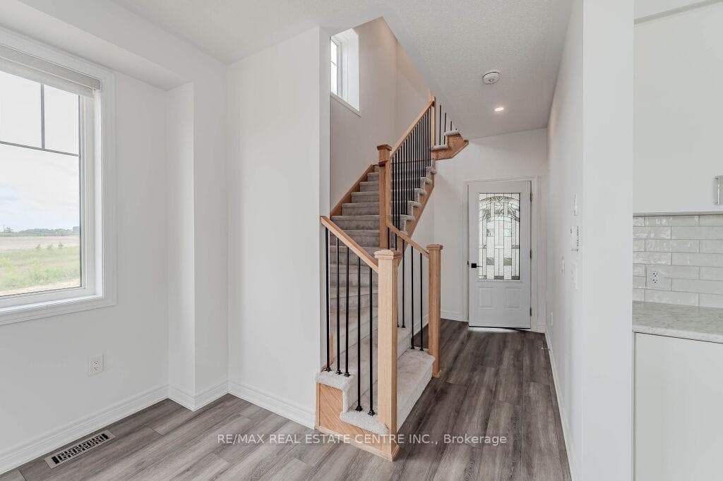 60 Edminston Drive photo 5