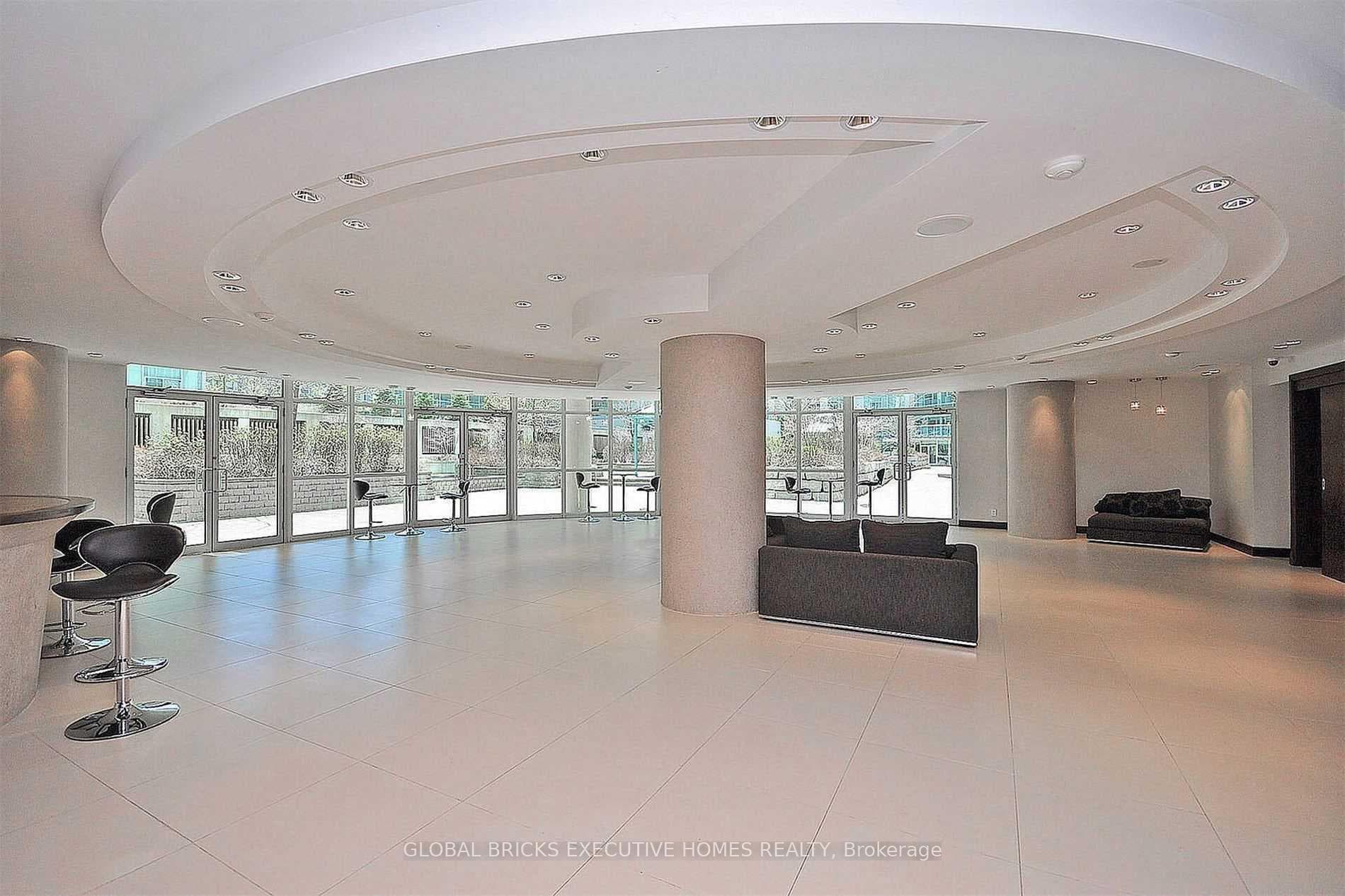 220 Burnhamthorpe Road Unit 2108 photo 17