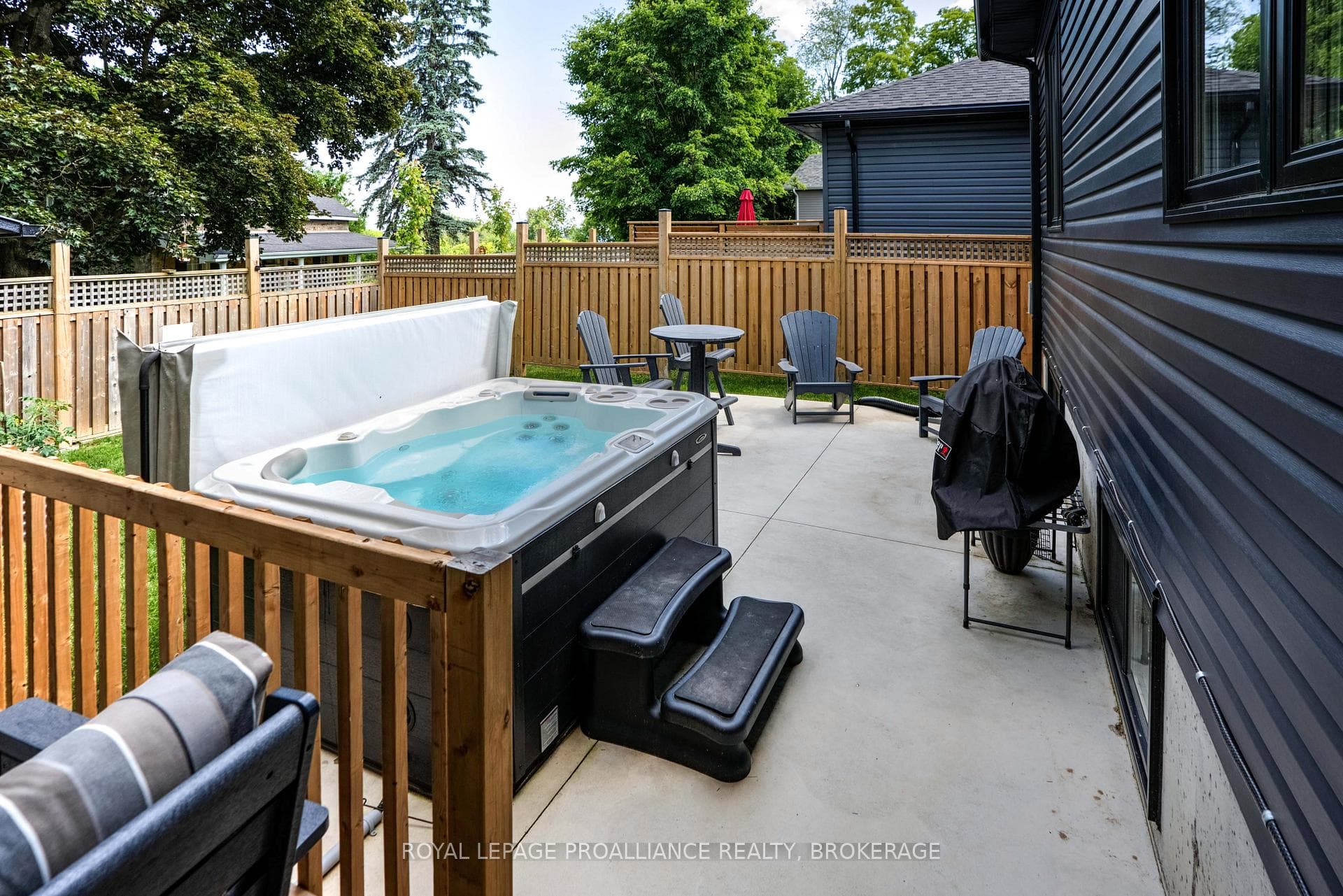 125 Maplecroft Court photo 40