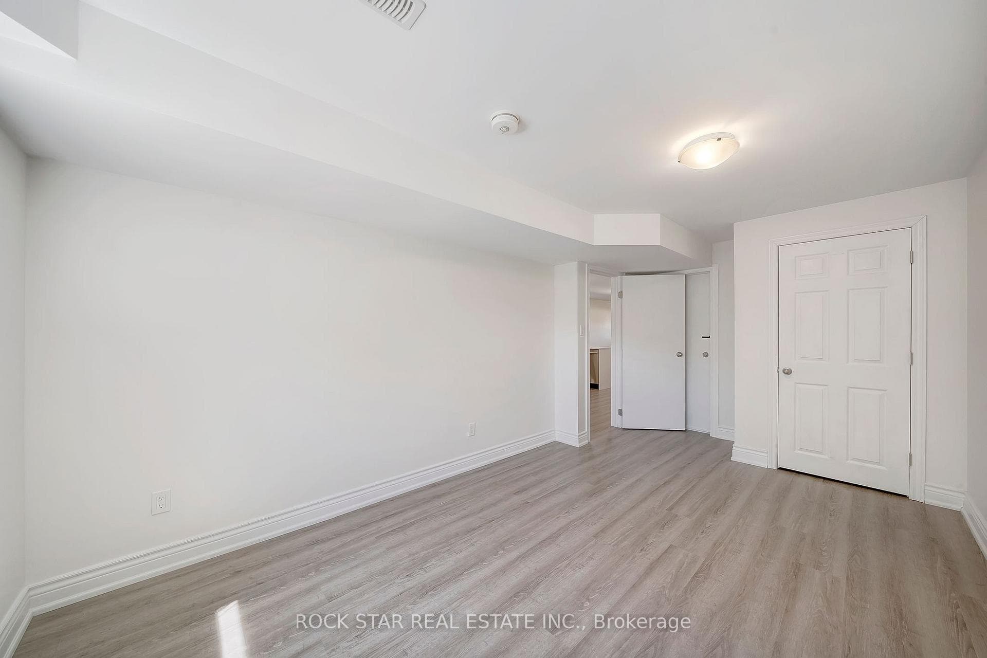 13 Meadowbrook Crescent photo 17