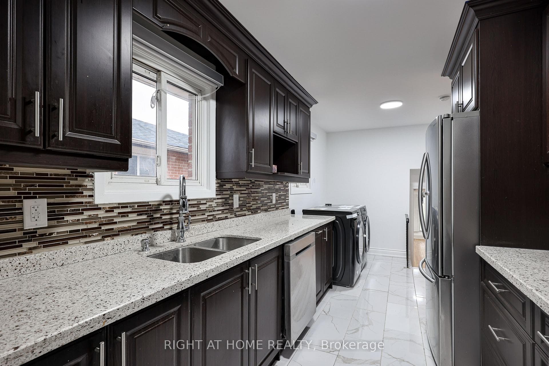 3783 Keenan Crescent Unit Upper photo 5