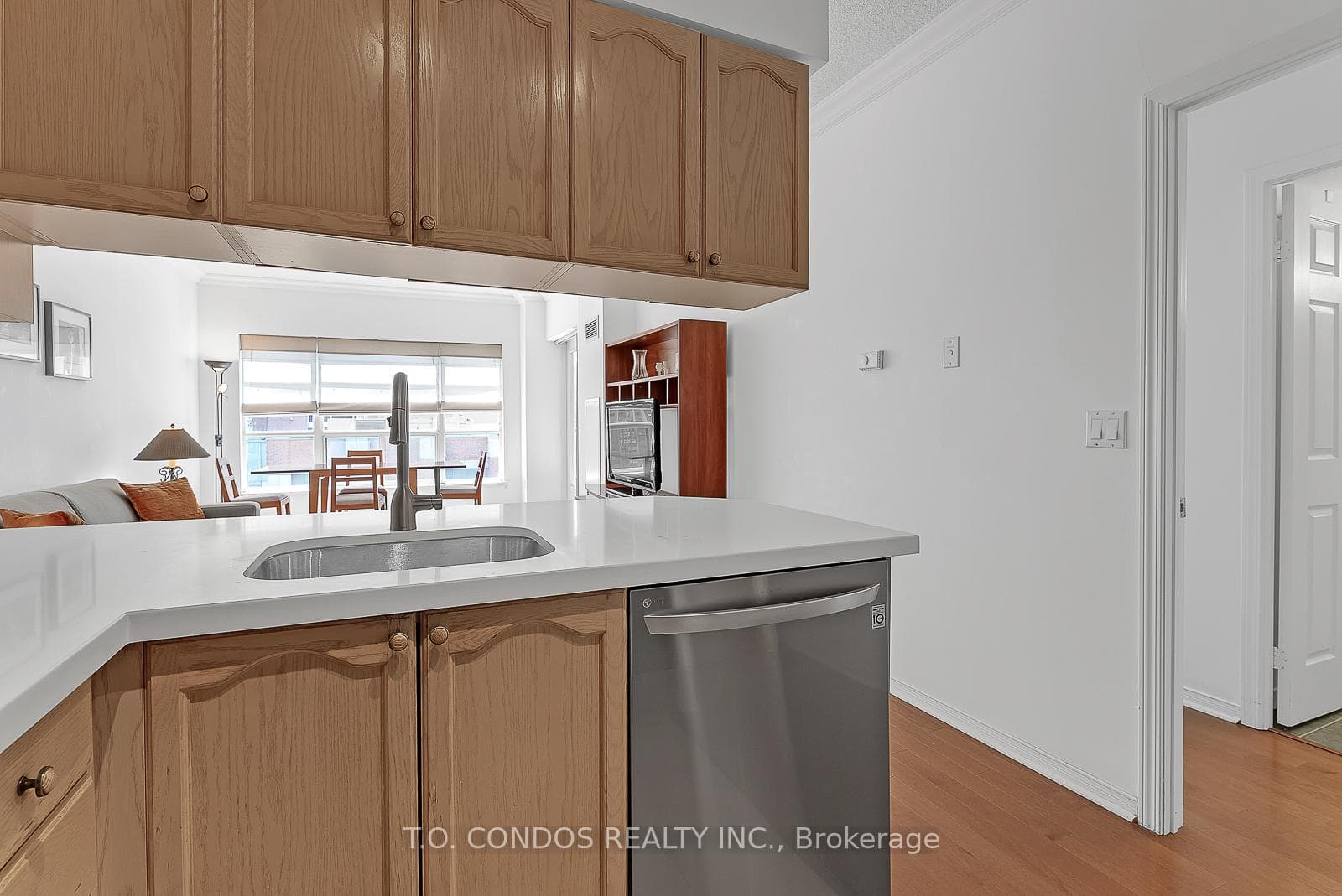 909 Bay Street Unit 1806 photo 6