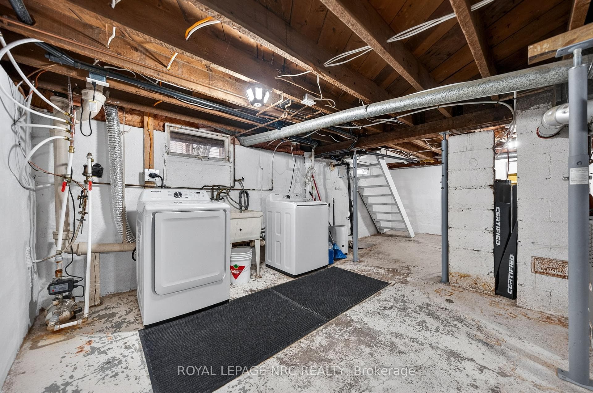 56 Decew Street photo 27