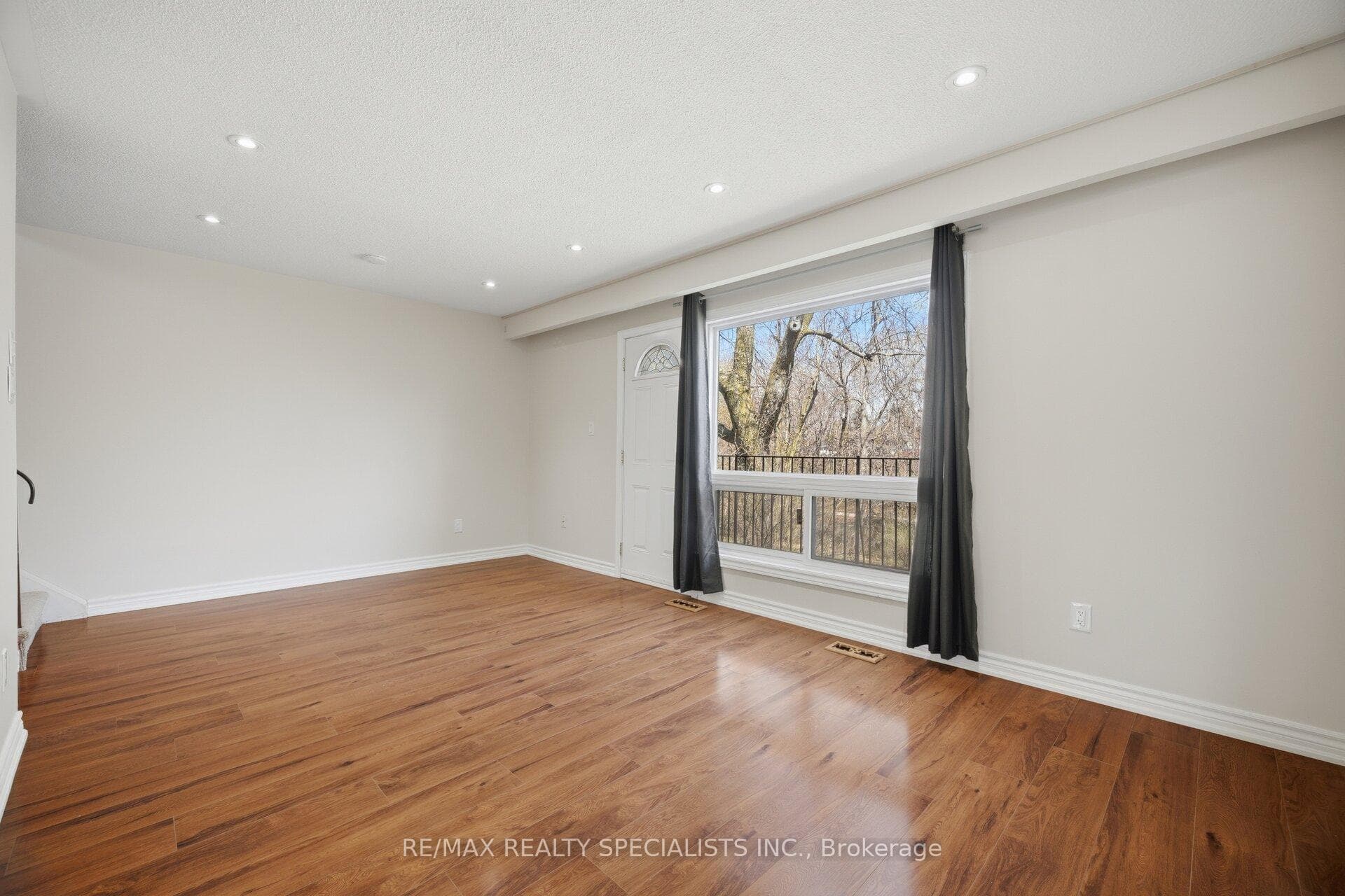 701 Burnhamthorpe Road Unit 106 photo 18