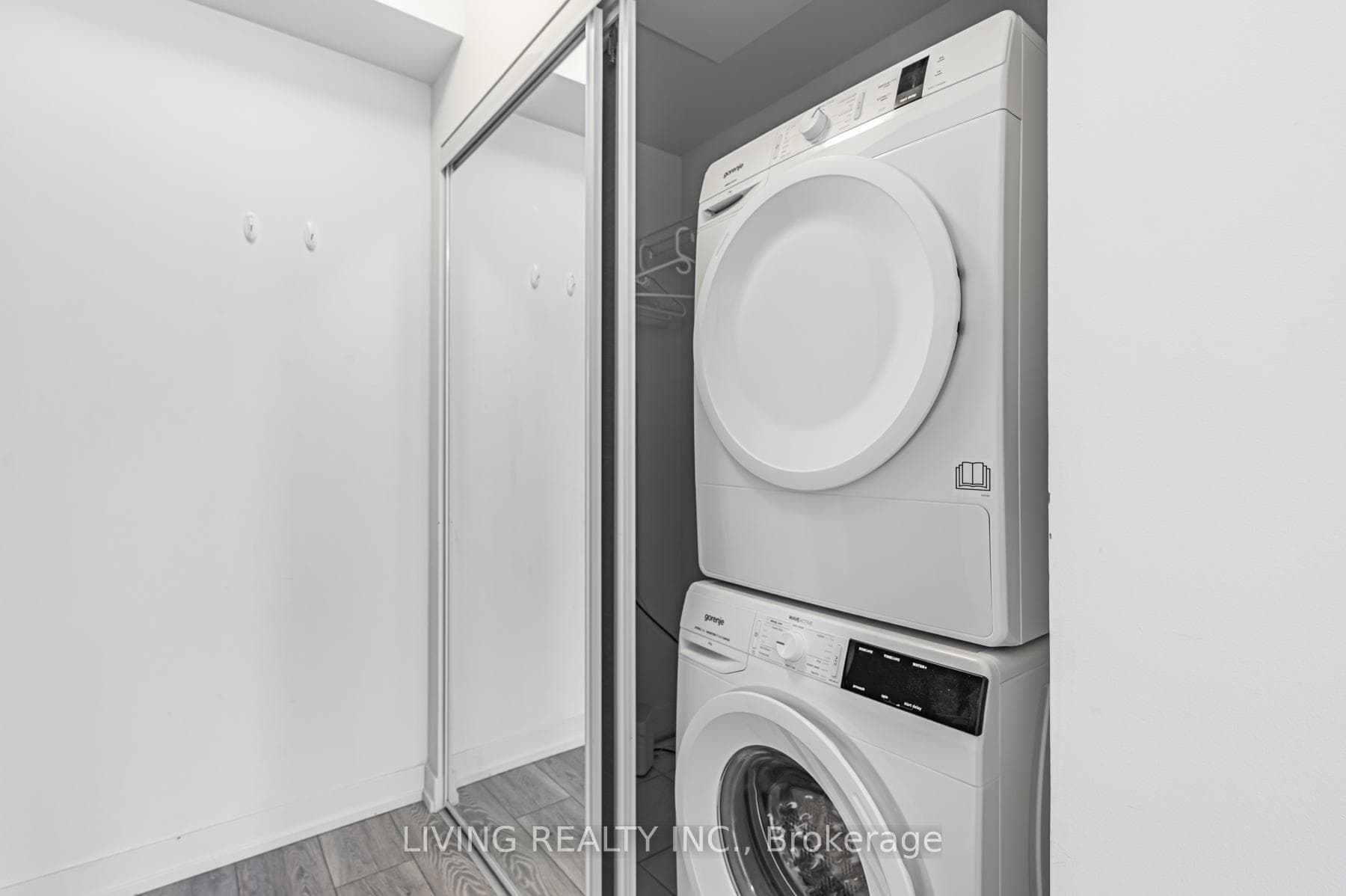 159 Wellesley Street Unit 609 photo 16
