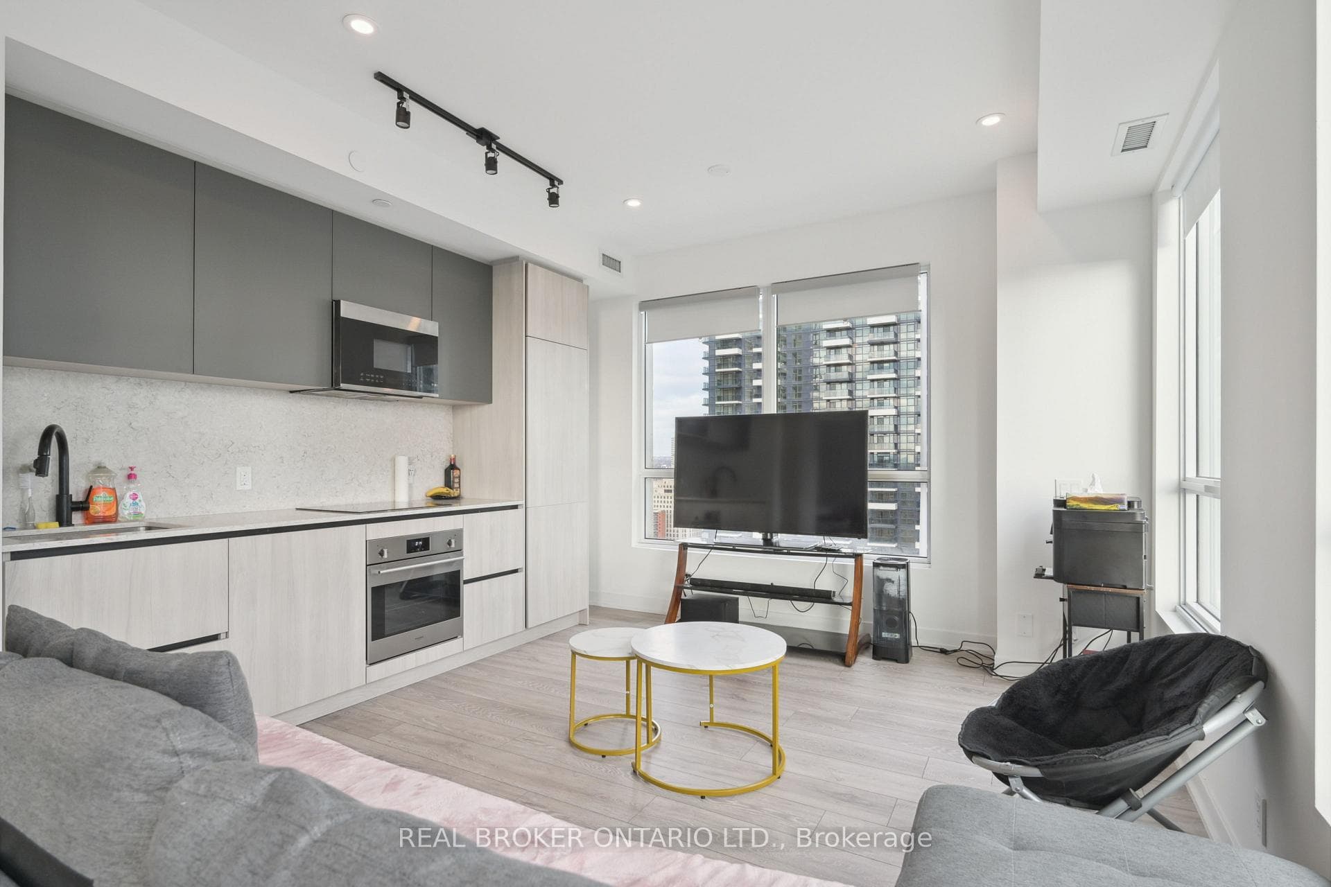 108 Peter Street Unit 2806 photo 1