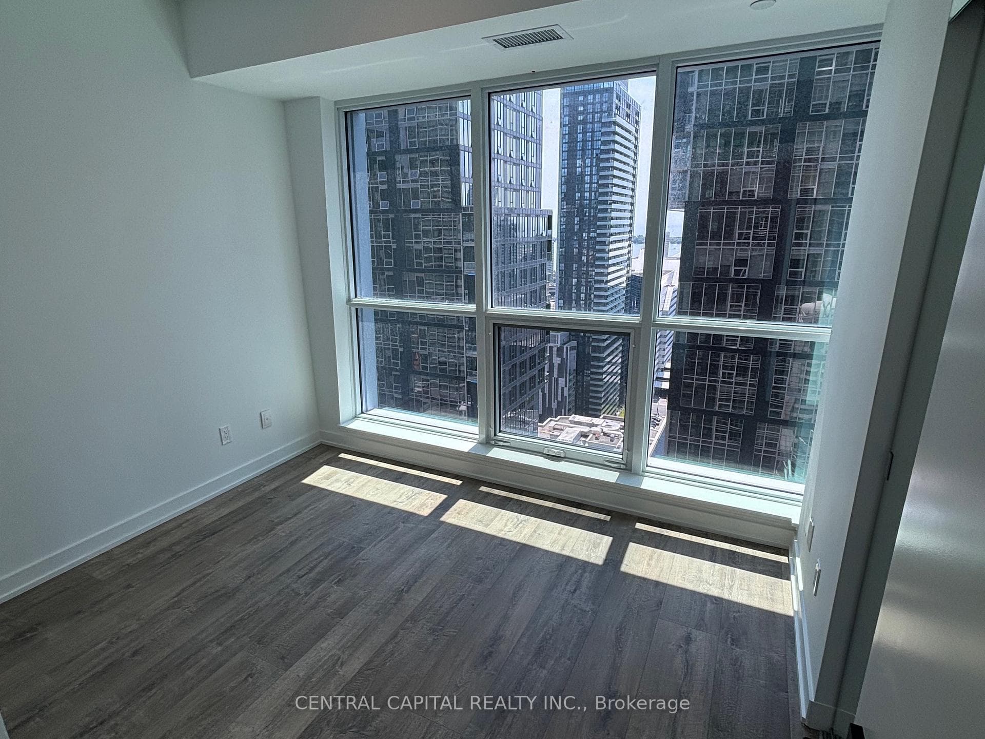 327 King Street Unit 3003 photo 7