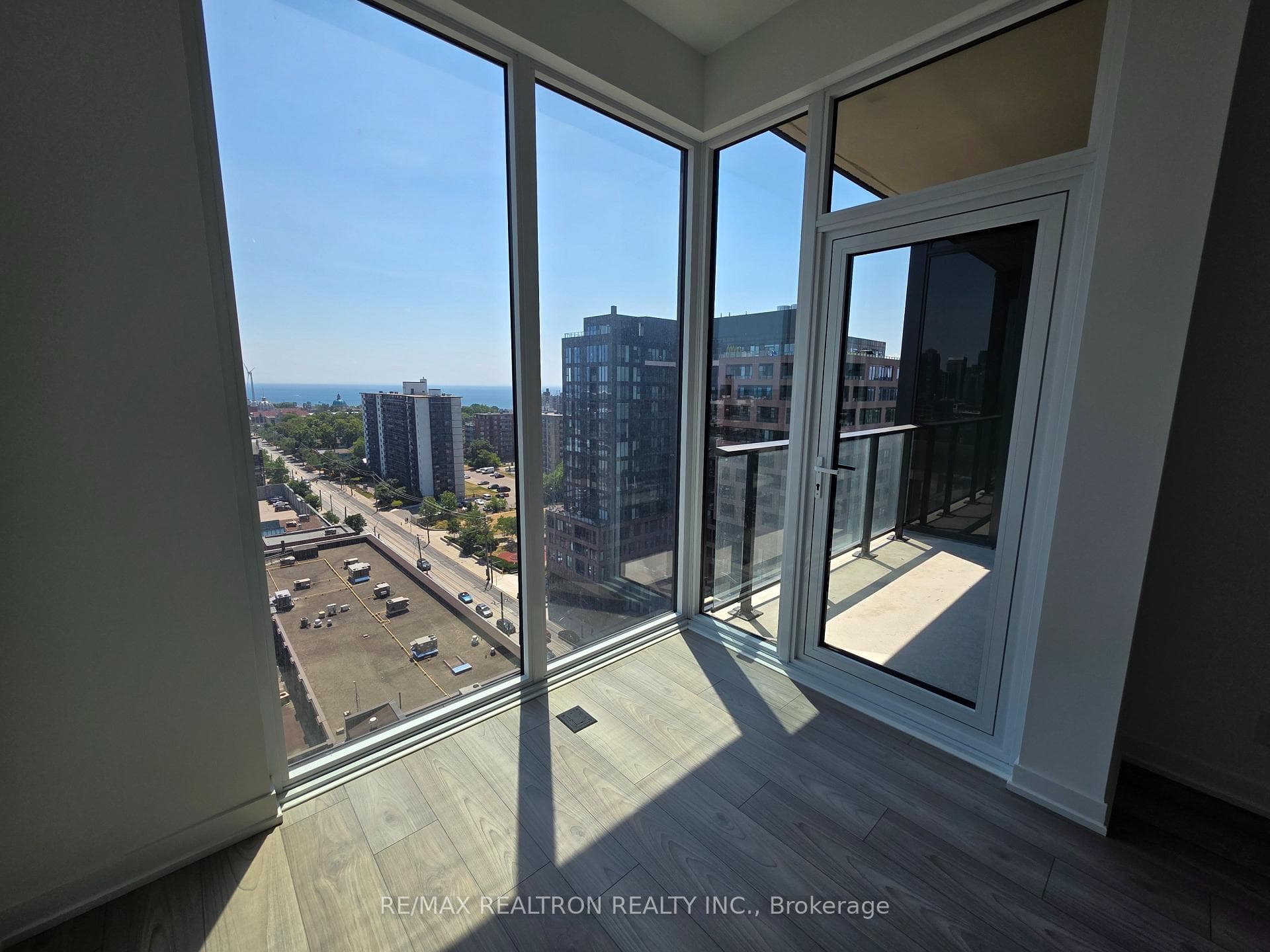 285 Dufferin St Street Unit 1214 photo 19