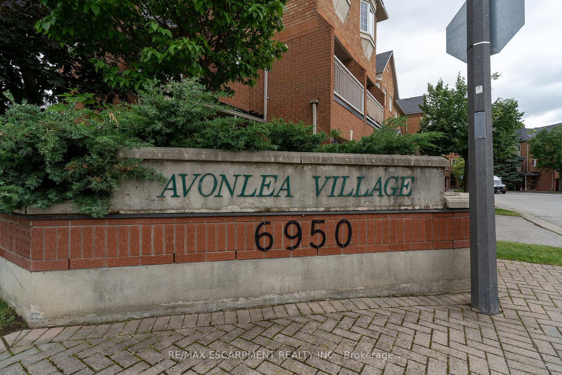 6950 Tenth Line Unit 103 photo 26