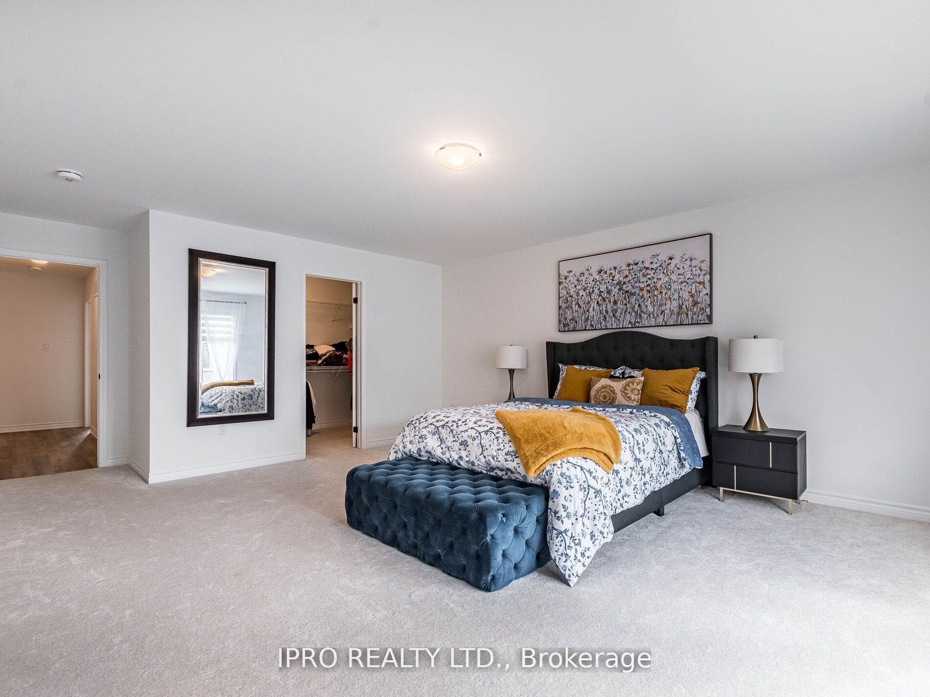 1406 Lobelia Crescent photo 32