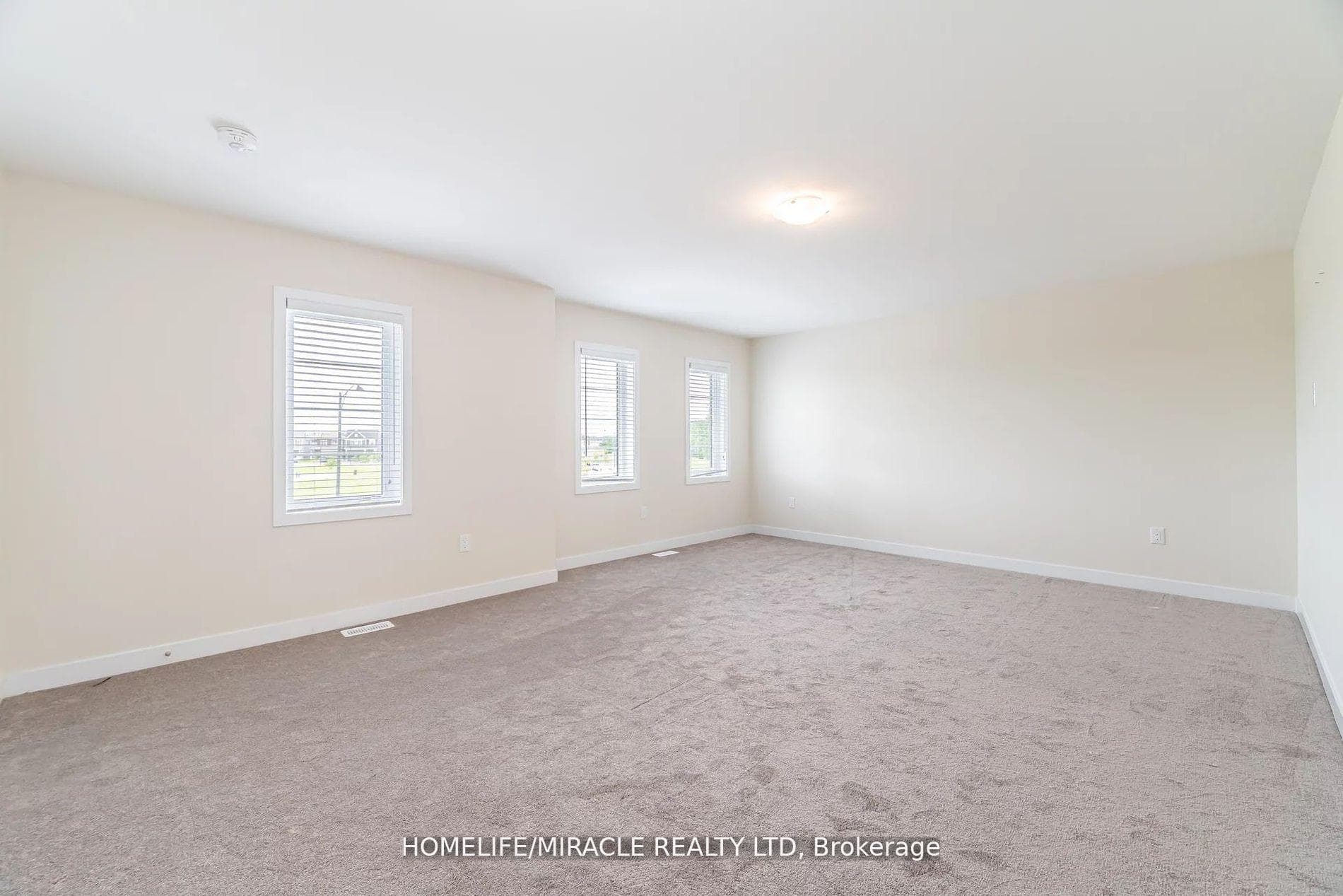 86 Whithorn Crescent photo 22