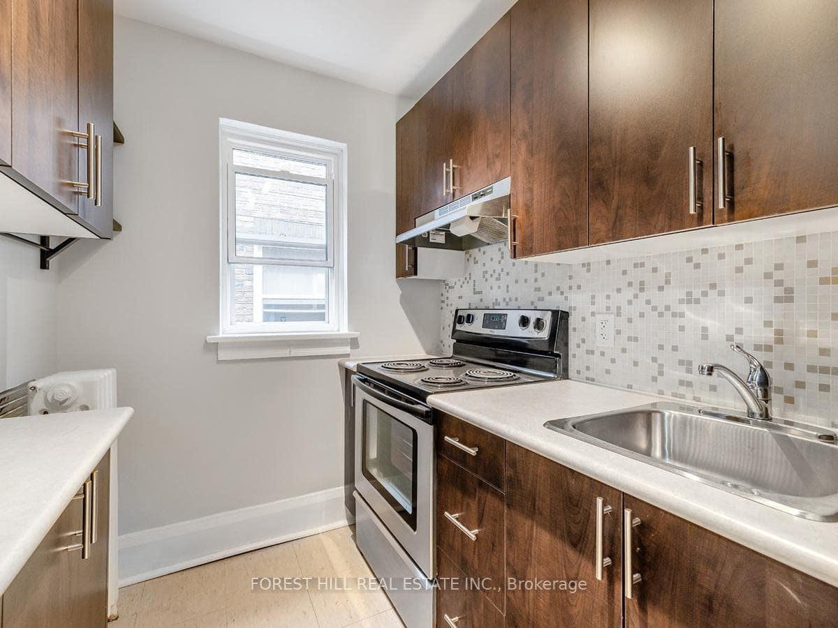 310 Lonsdale Road Unit 9 photo 13
