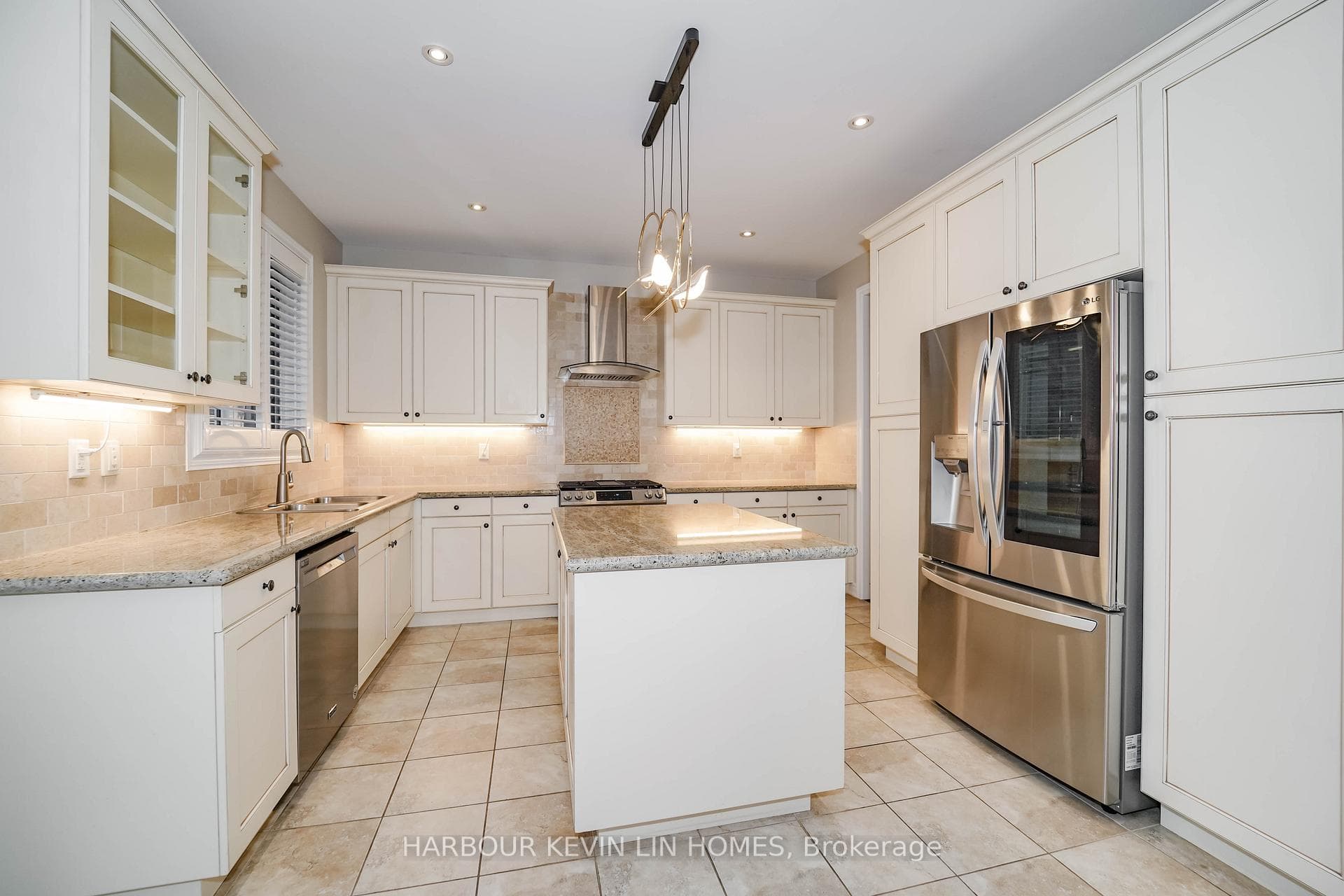 84 Glenheron Crescent photo 16