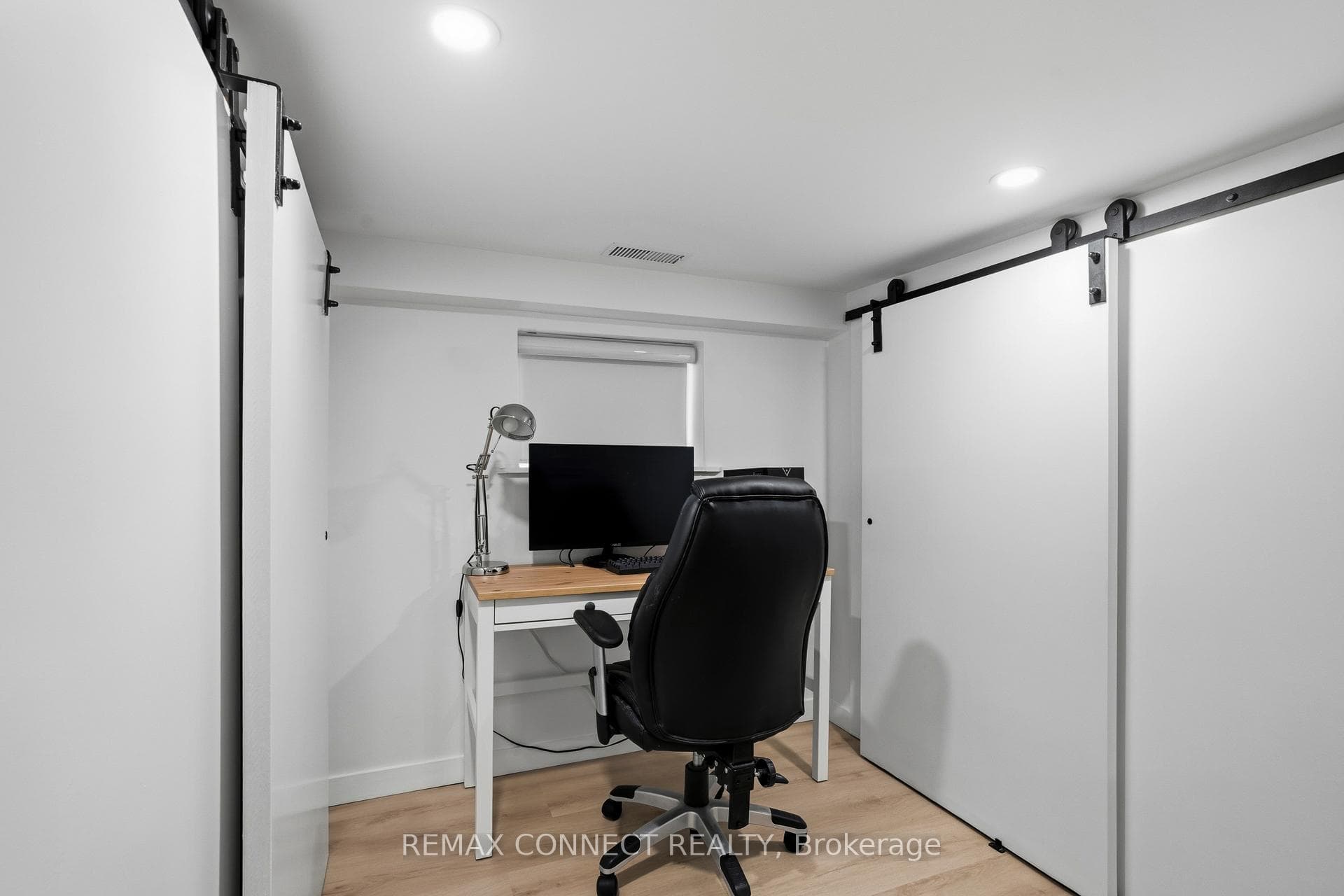 60 Woodbury Road photo 30