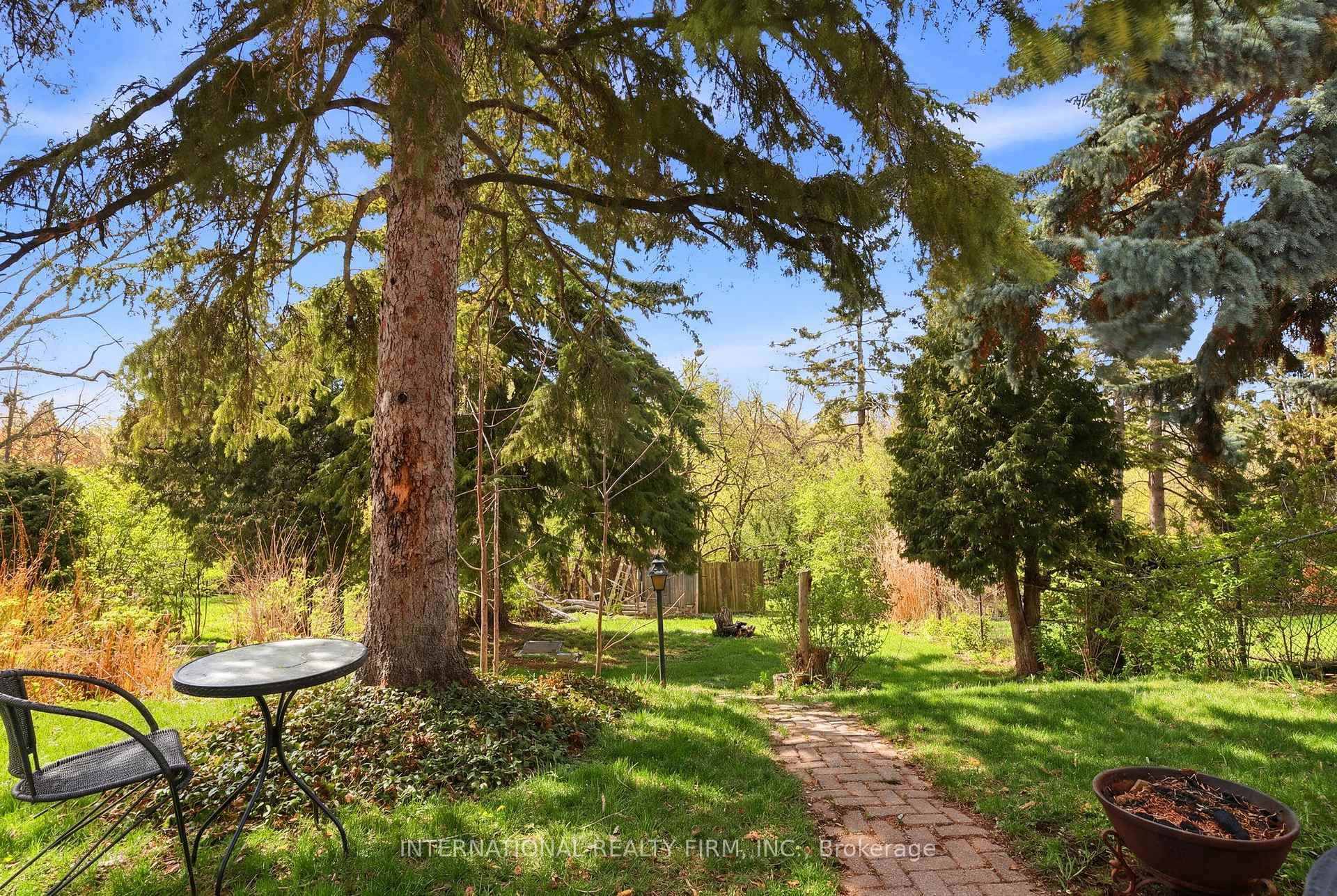 84 Hadrian Drive photo 4