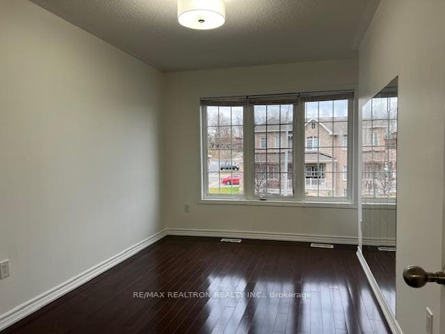 159 Andona Crescent photo 14