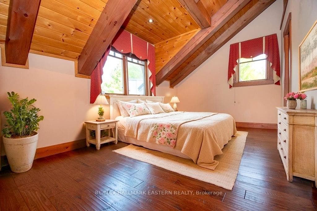 Upper Bedroom 2