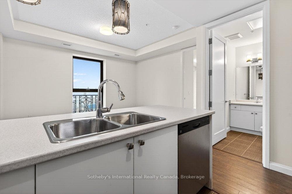 112 King Street Unit 701 photo 16
